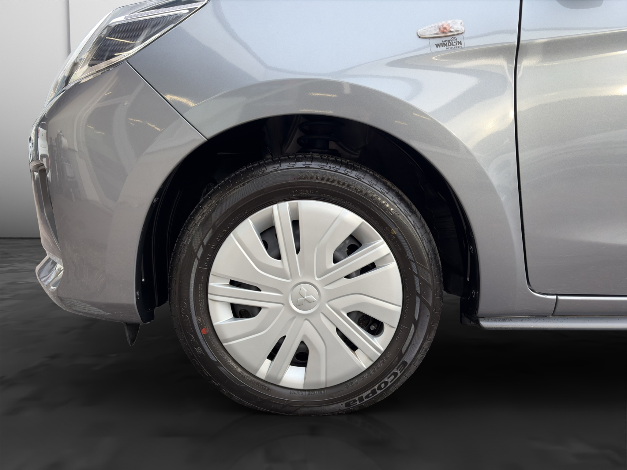 listing desktop thumbnail image 15