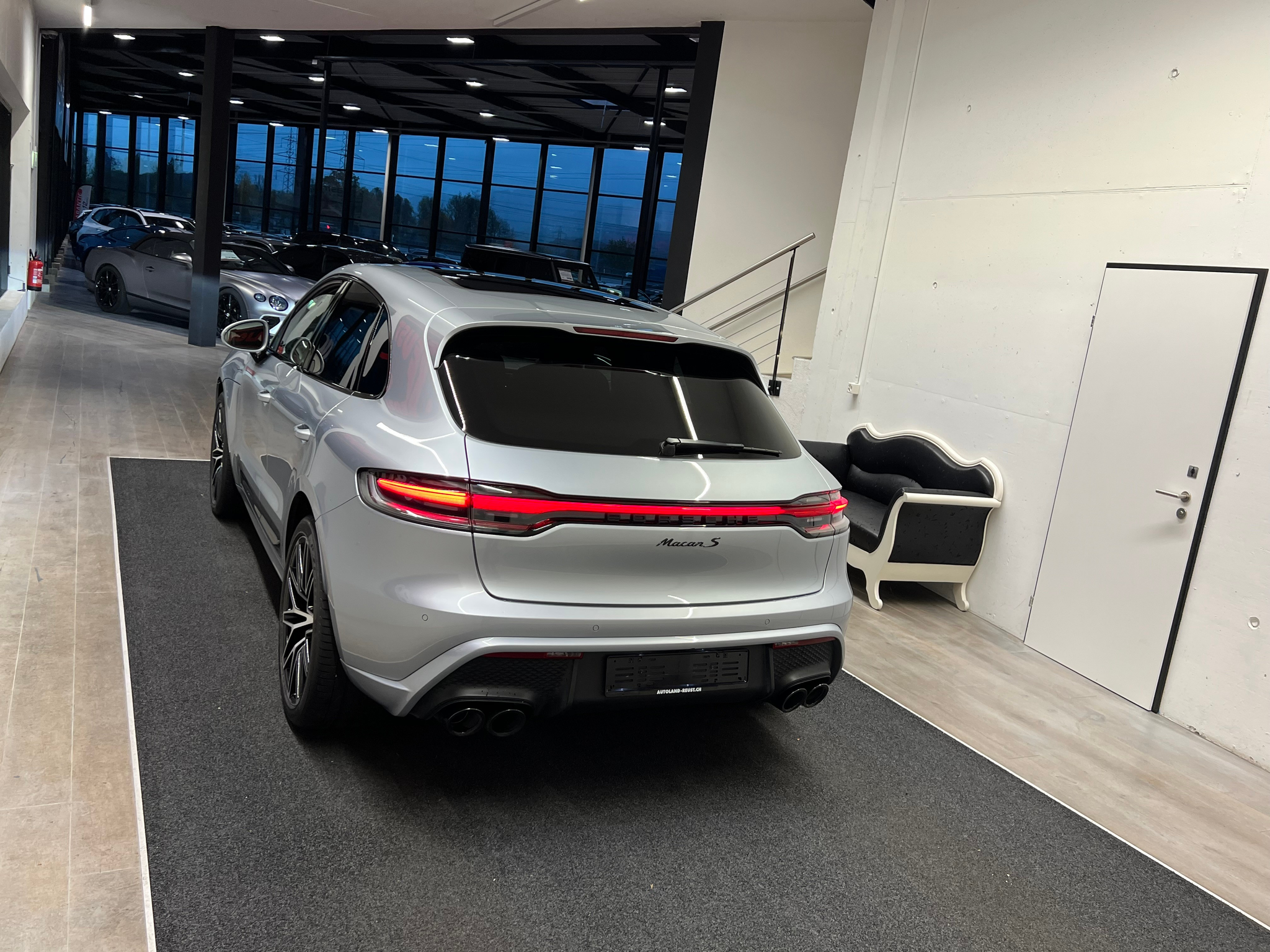 listing desktop thumbnail image 8