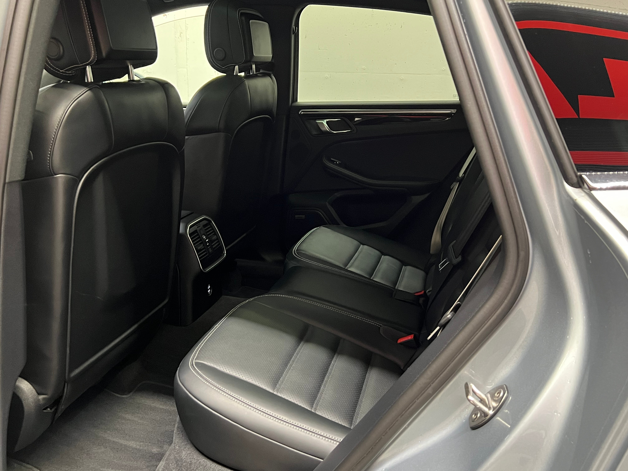 listing desktop thumbnail image 17