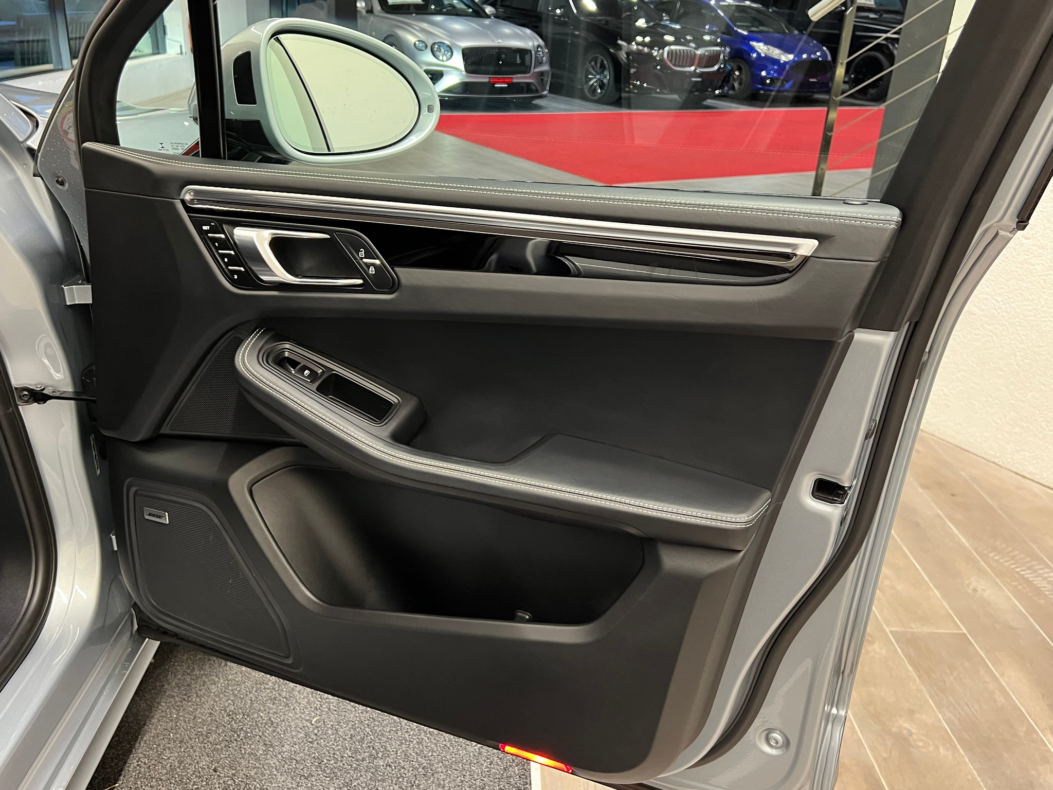 listing desktop thumbnail image 24