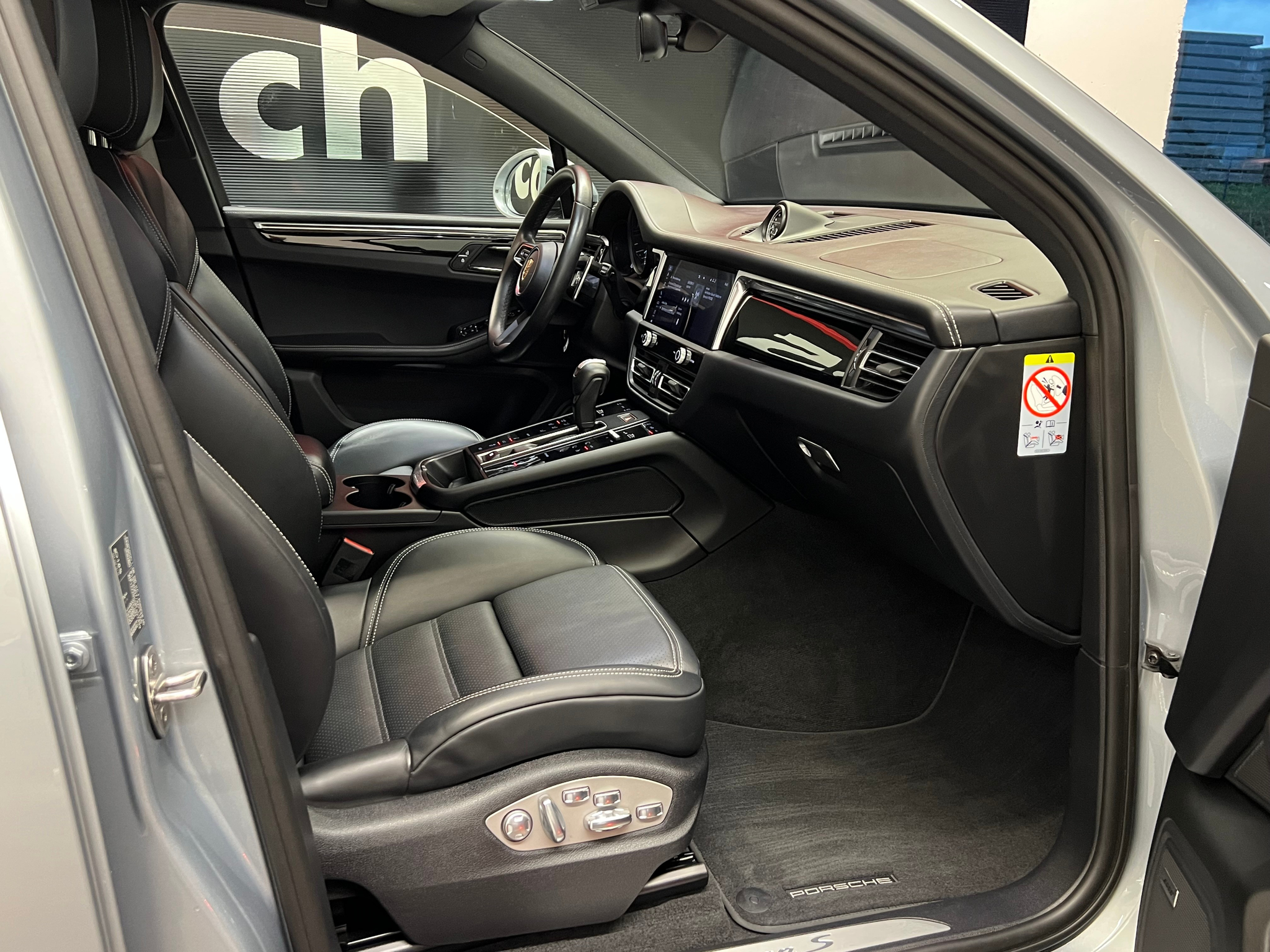 listing desktop thumbnail image 23