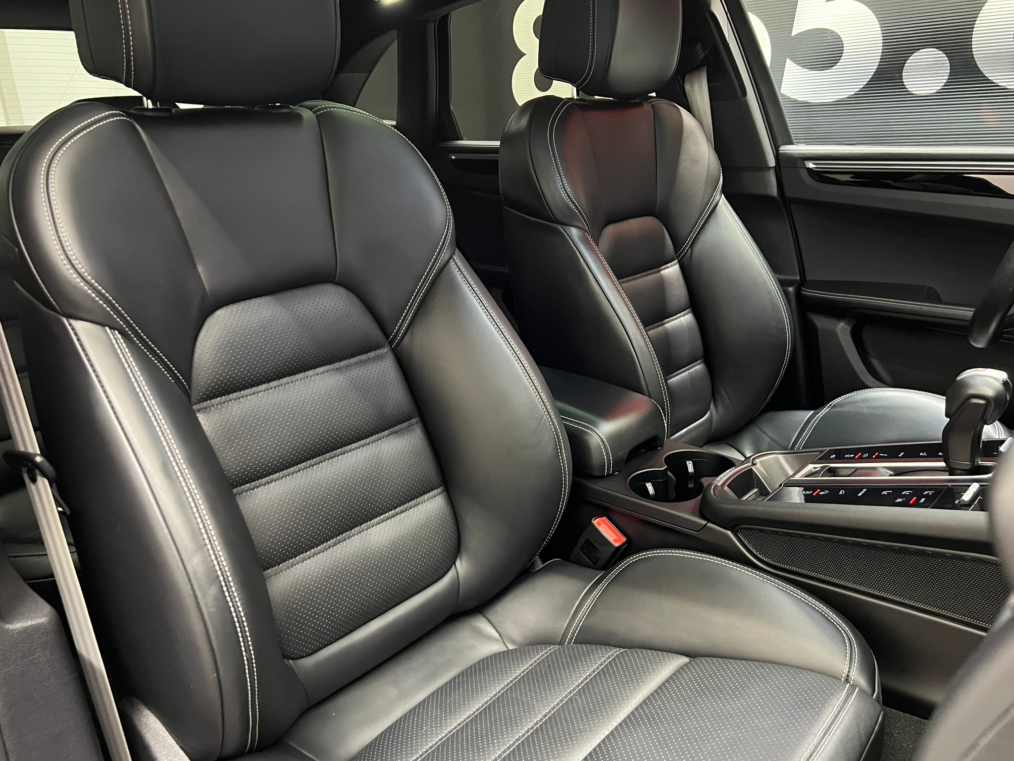 listing desktop thumbnail image 25