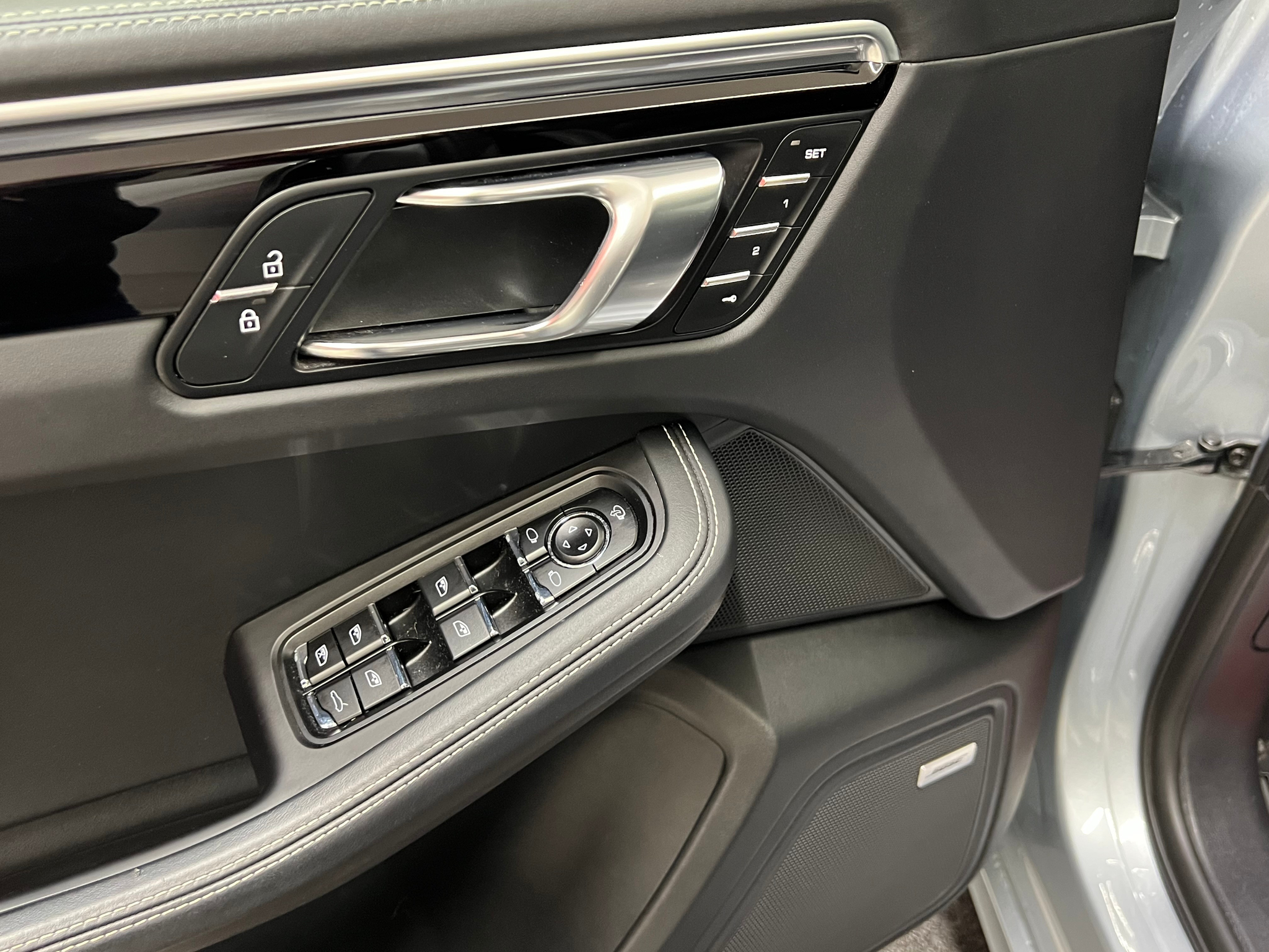 listing desktop thumbnail image 13