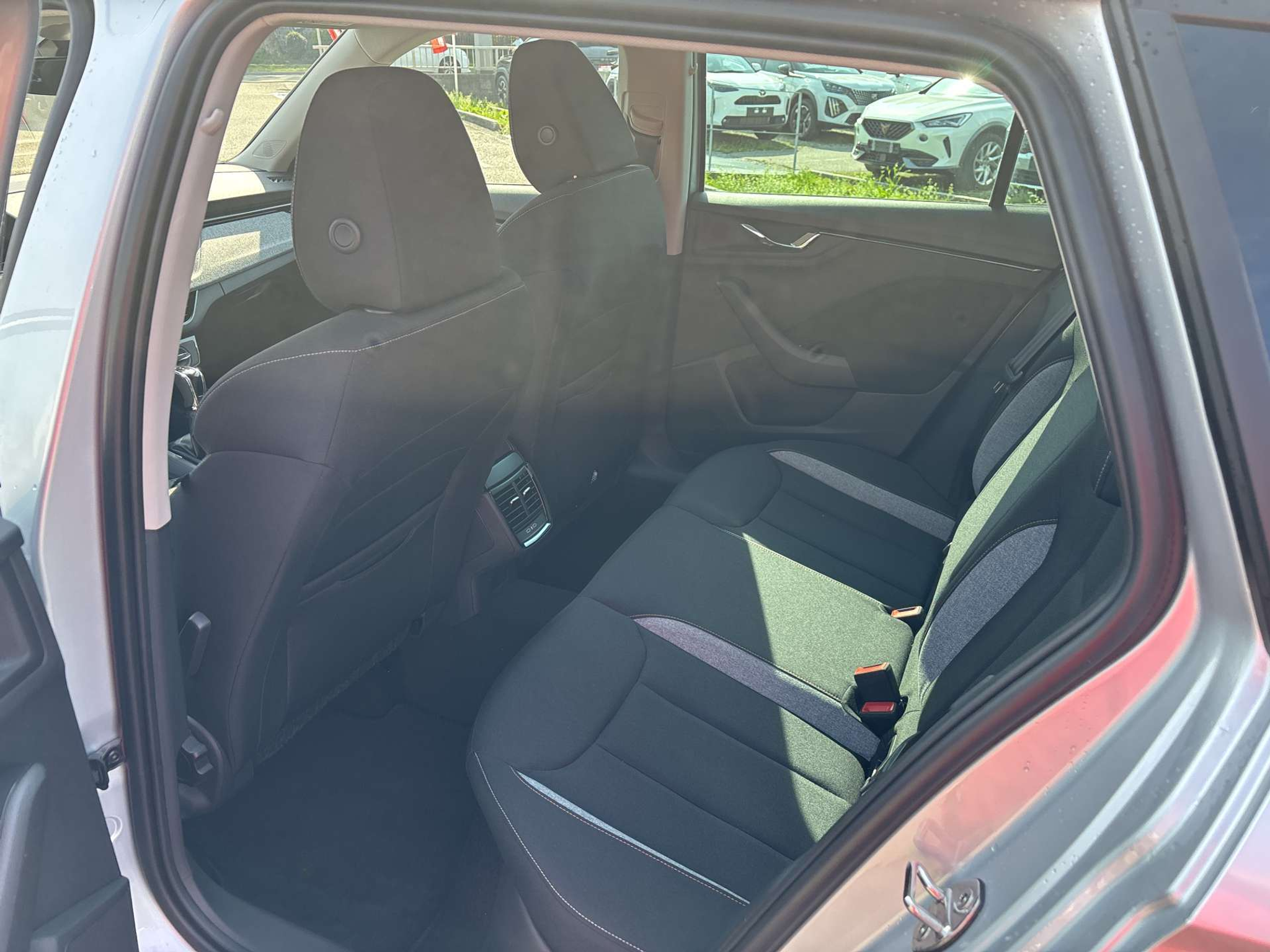 listing desktop thumbnail image 6