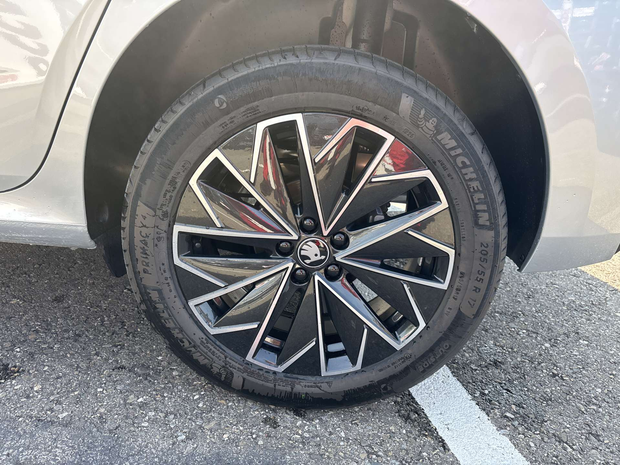 listing desktop thumbnail image 8