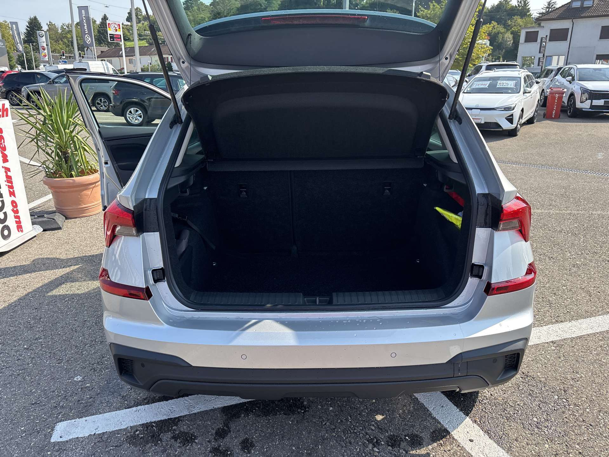 listing desktop thumbnail image 7