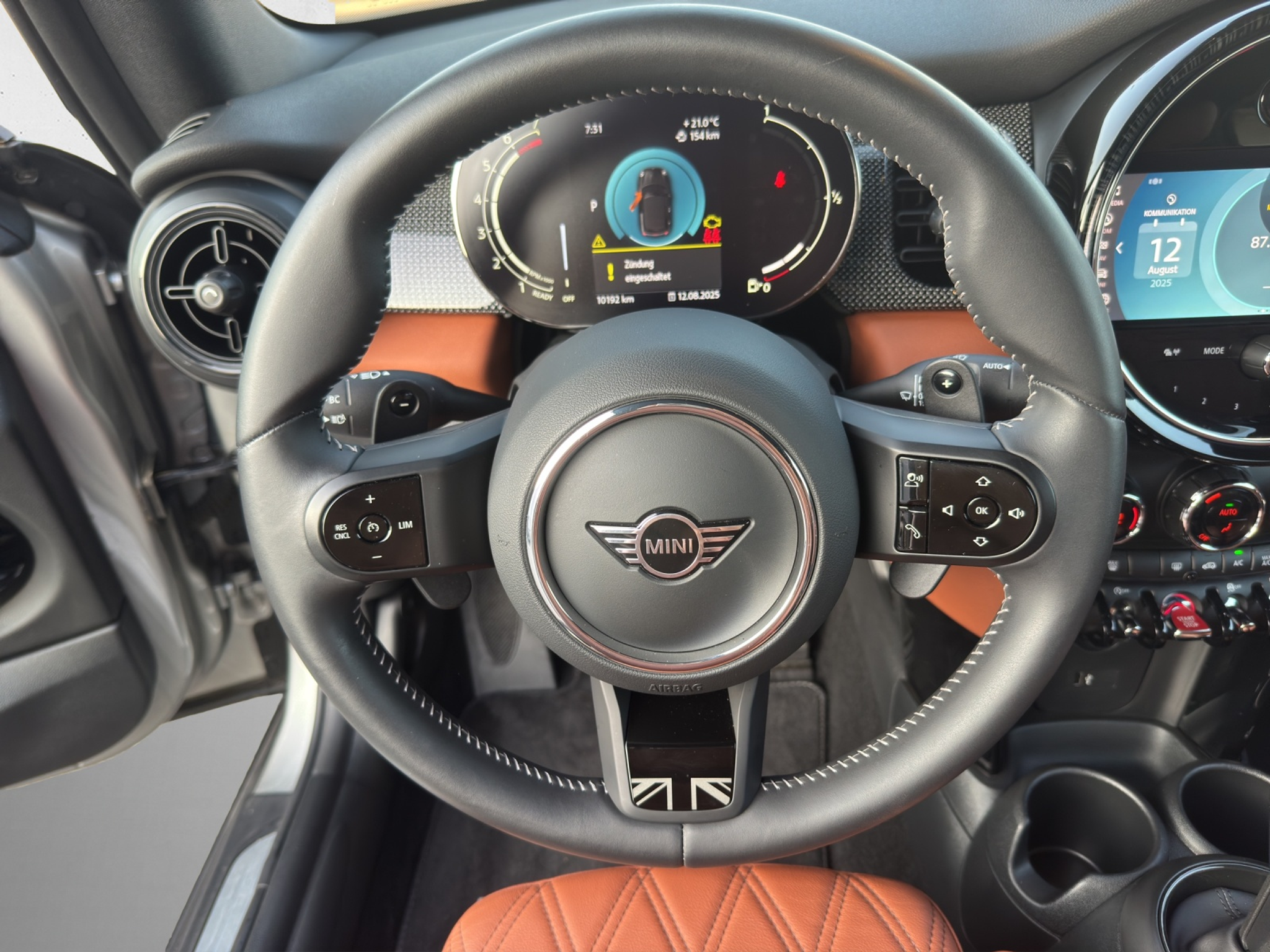 listing desktop thumbnail image 11