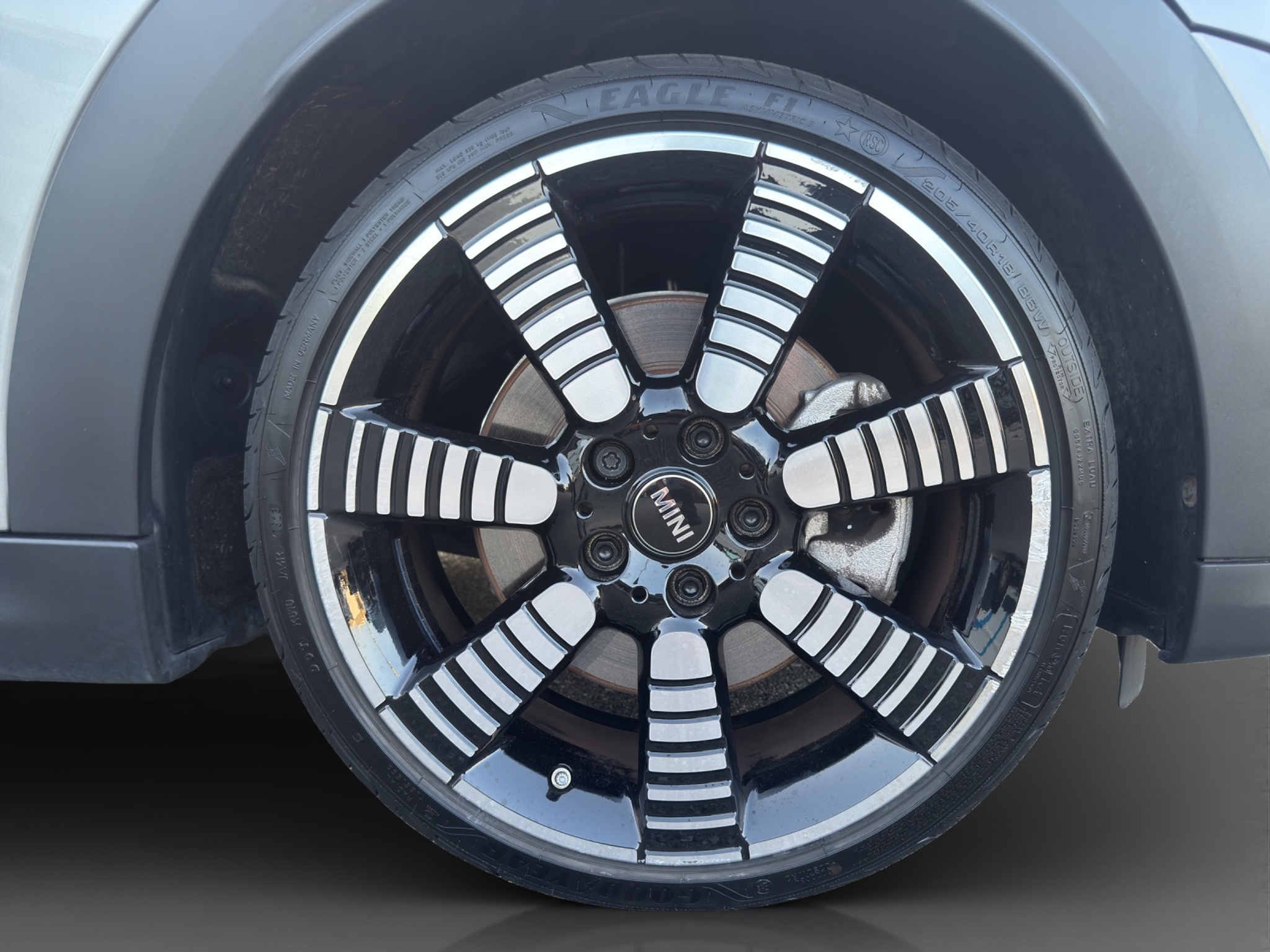 listing desktop thumbnail image 8