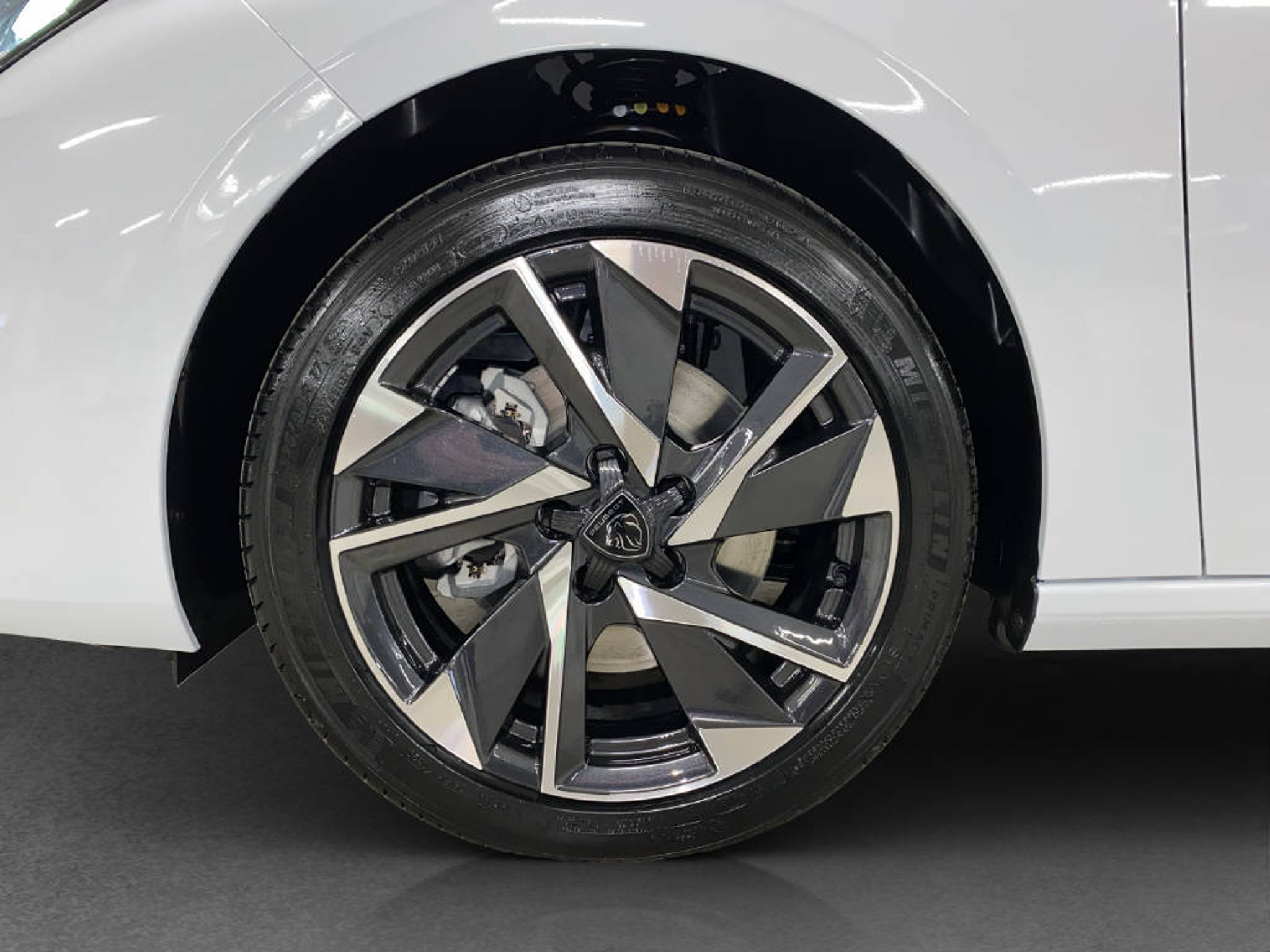 listing desktop thumbnail image 14