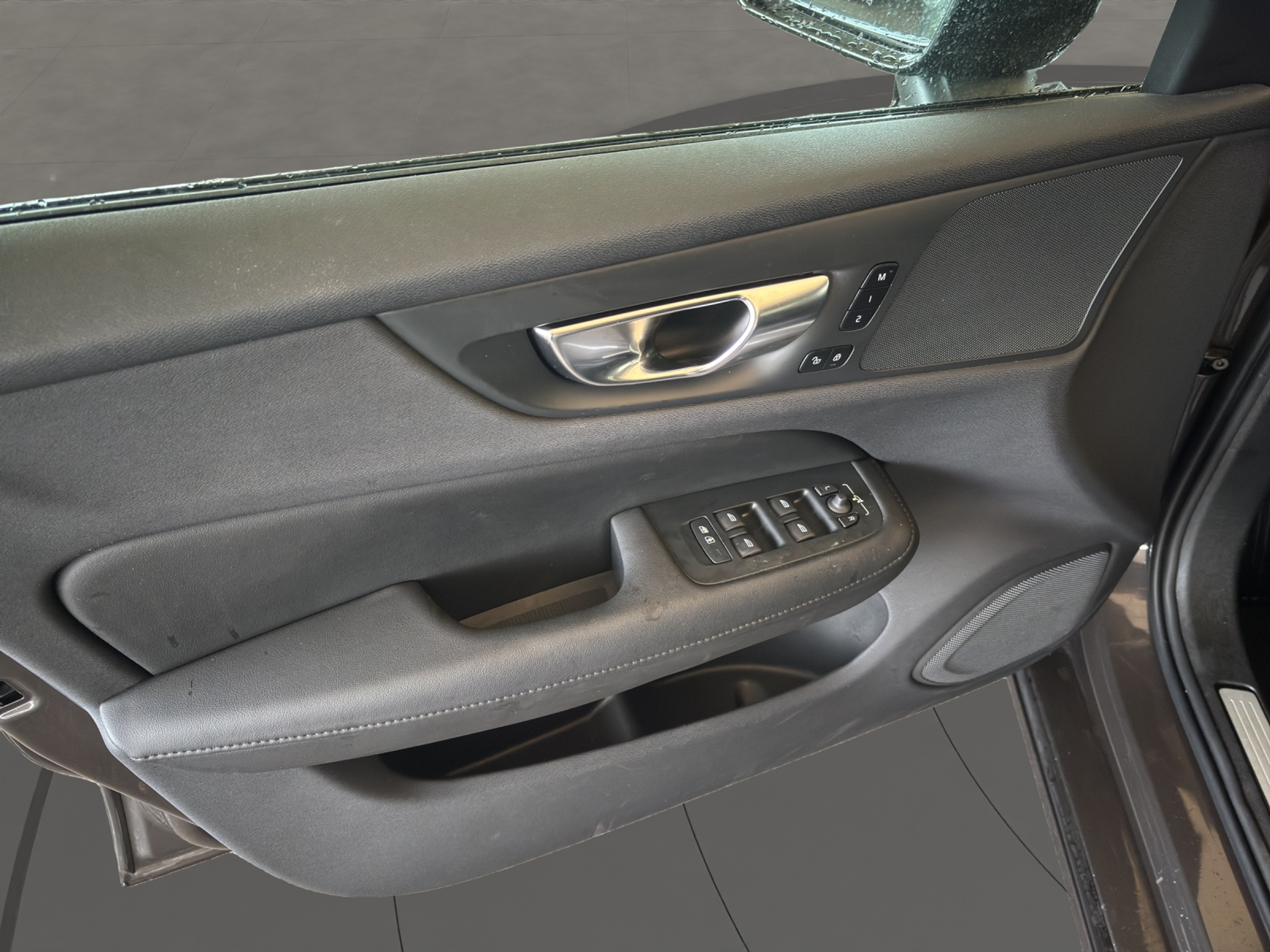 listing desktop thumbnail image 12