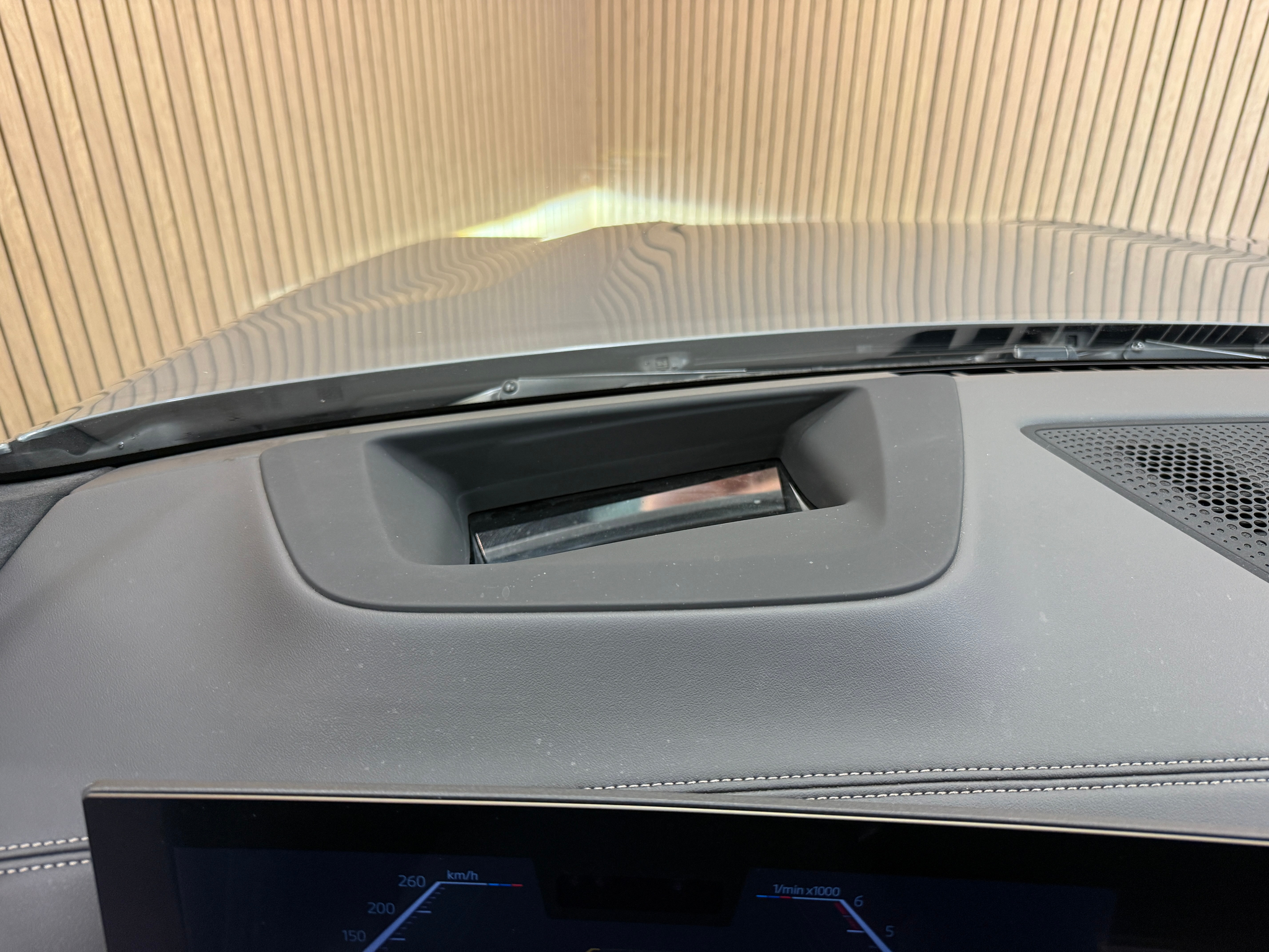 listing desktop thumbnail image 10