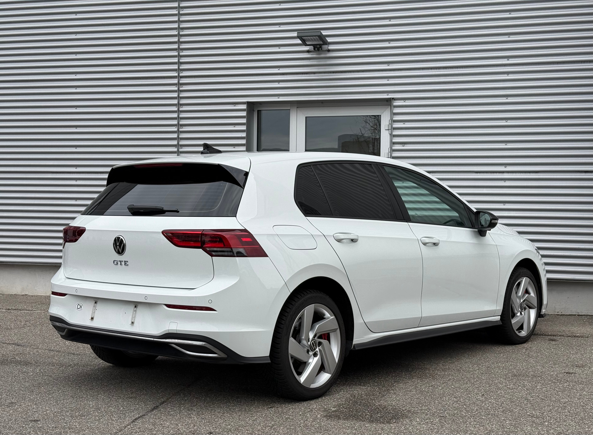 listing desktop thumbnail image 2