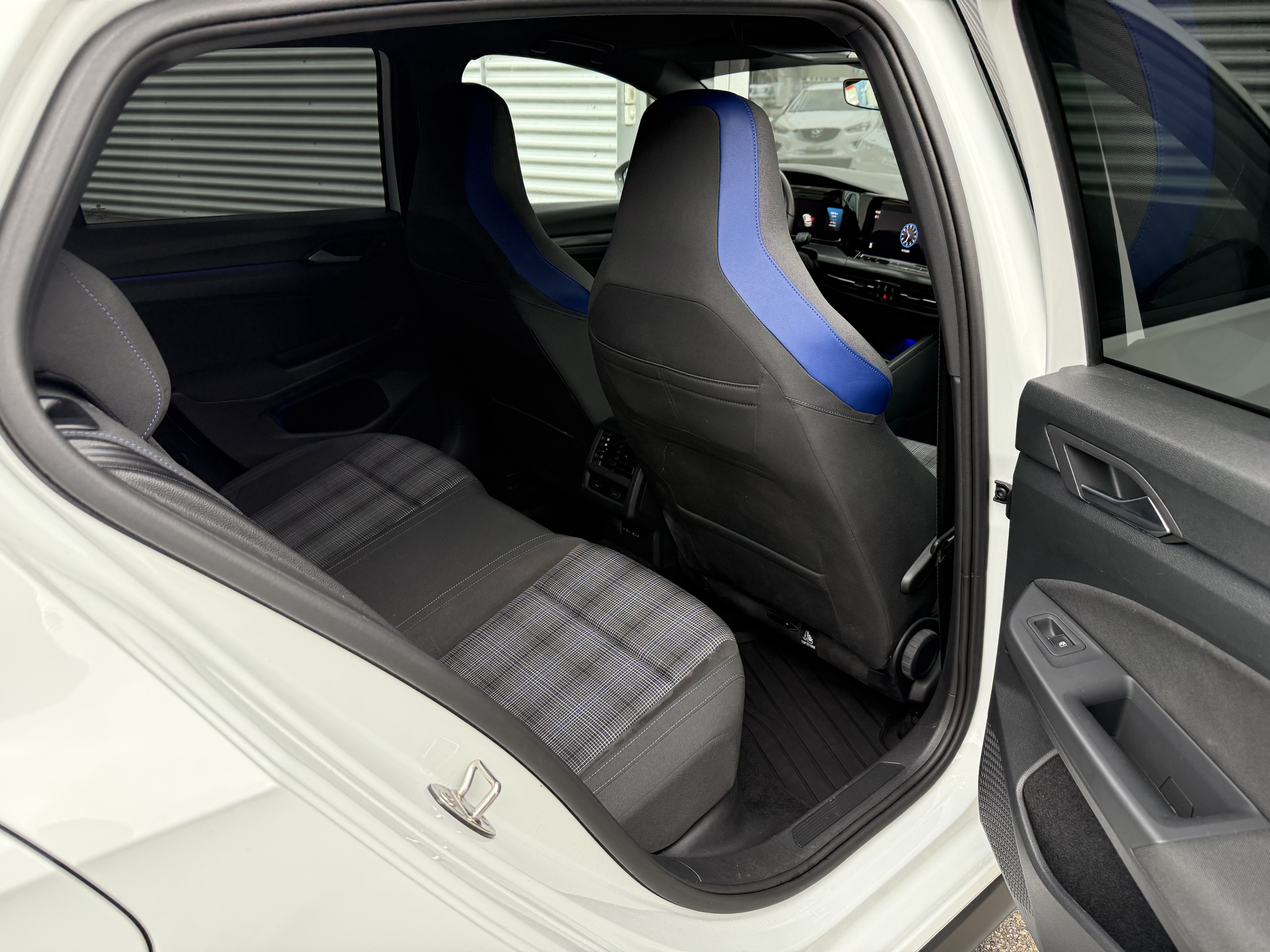 listing desktop thumbnail image 5