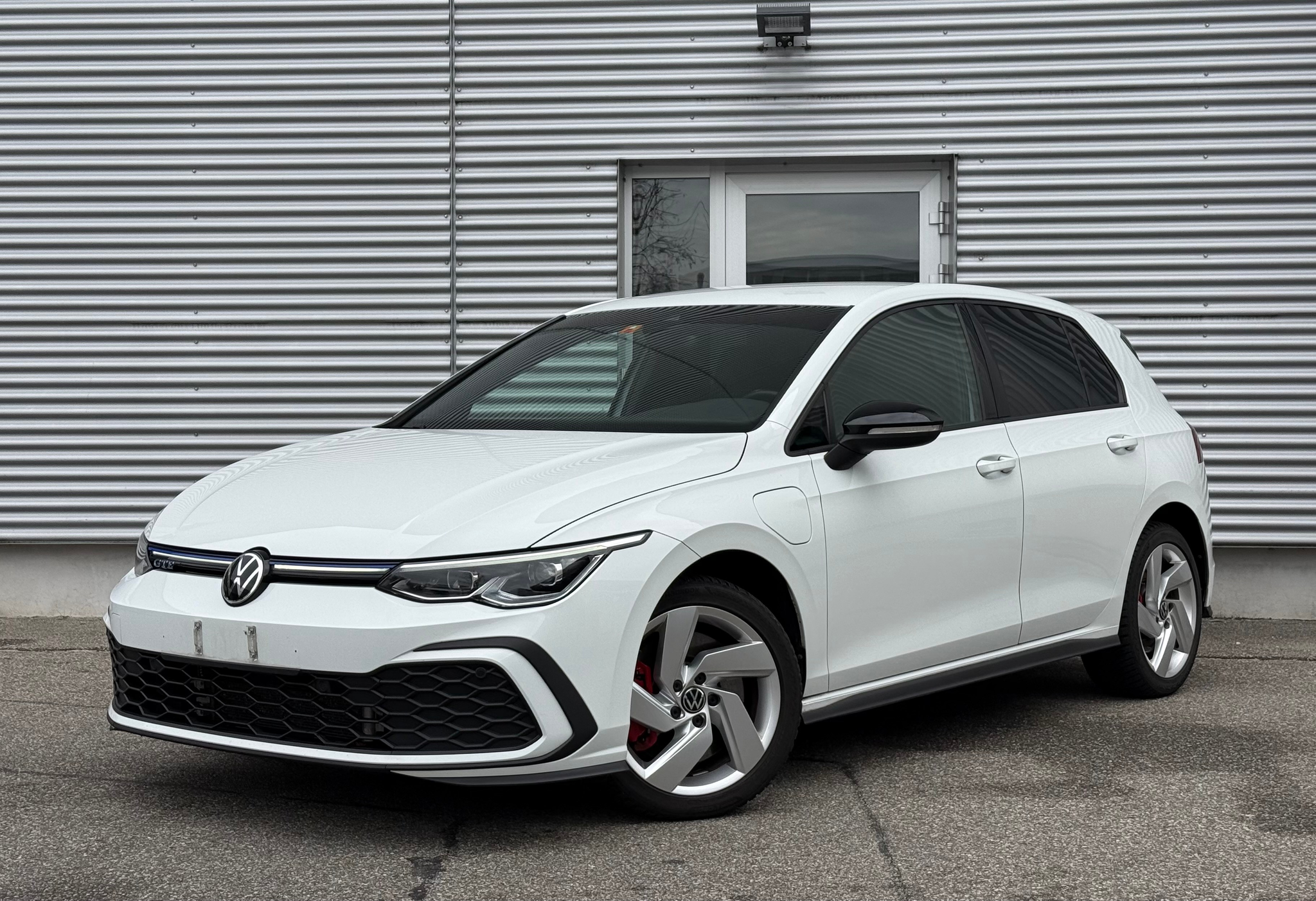 listing desktop thumbnail image 0