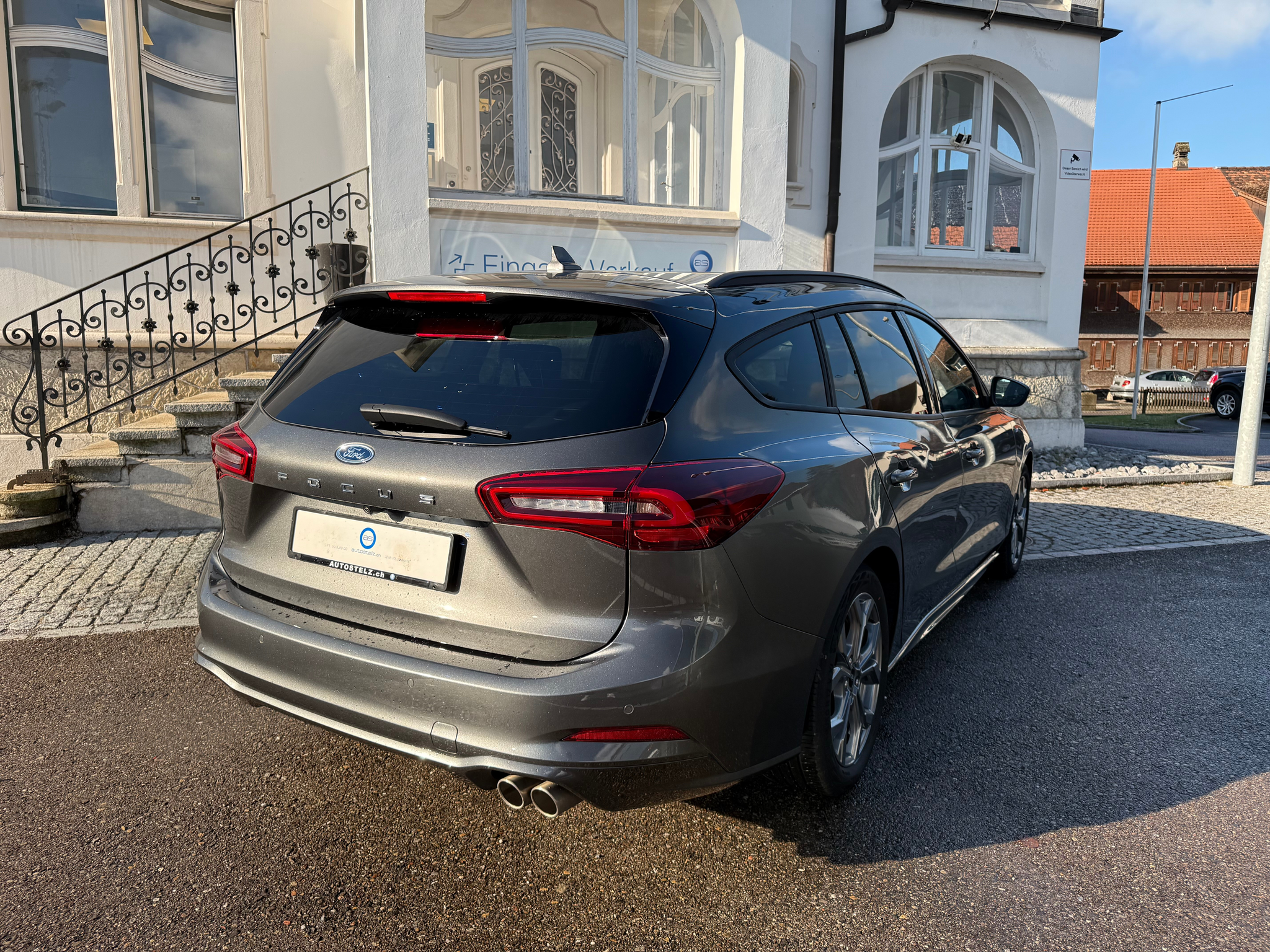 listing desktop thumbnail image 4