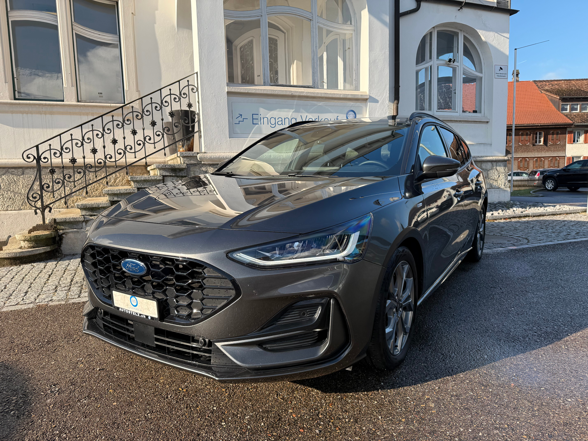 listing desktop thumbnail image 1