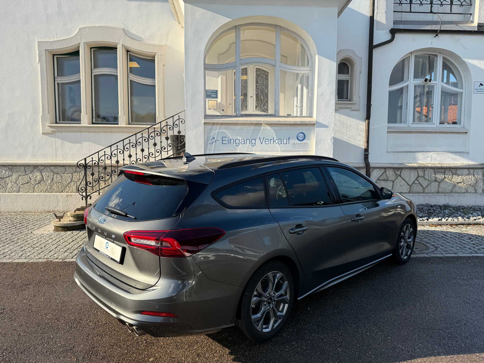 listing desktop thumbnail image 3