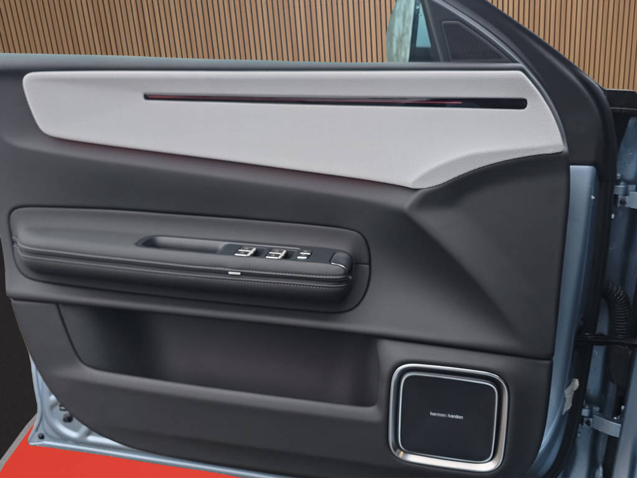 listing desktop thumbnail image 13