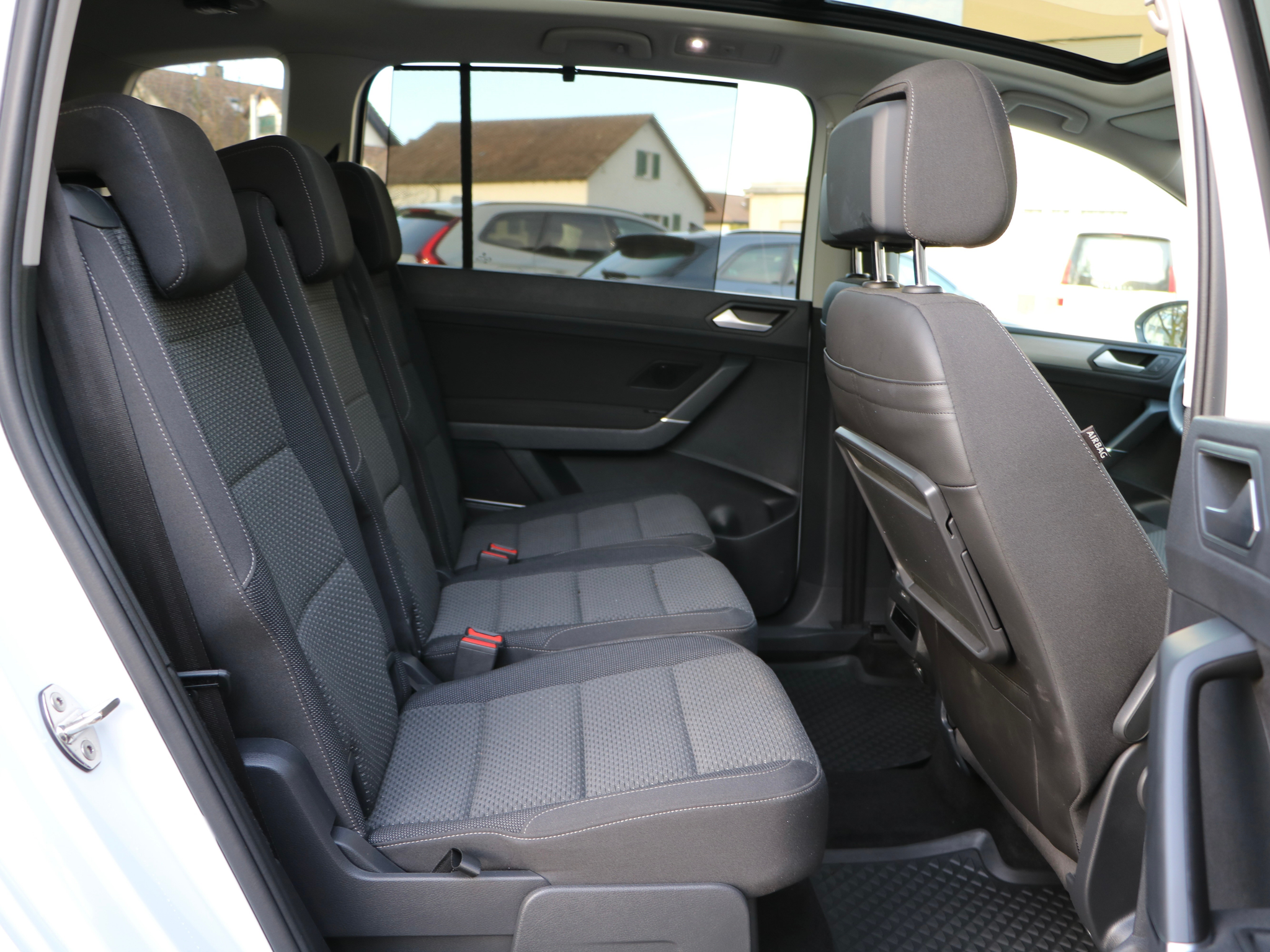 listing desktop thumbnail image 17