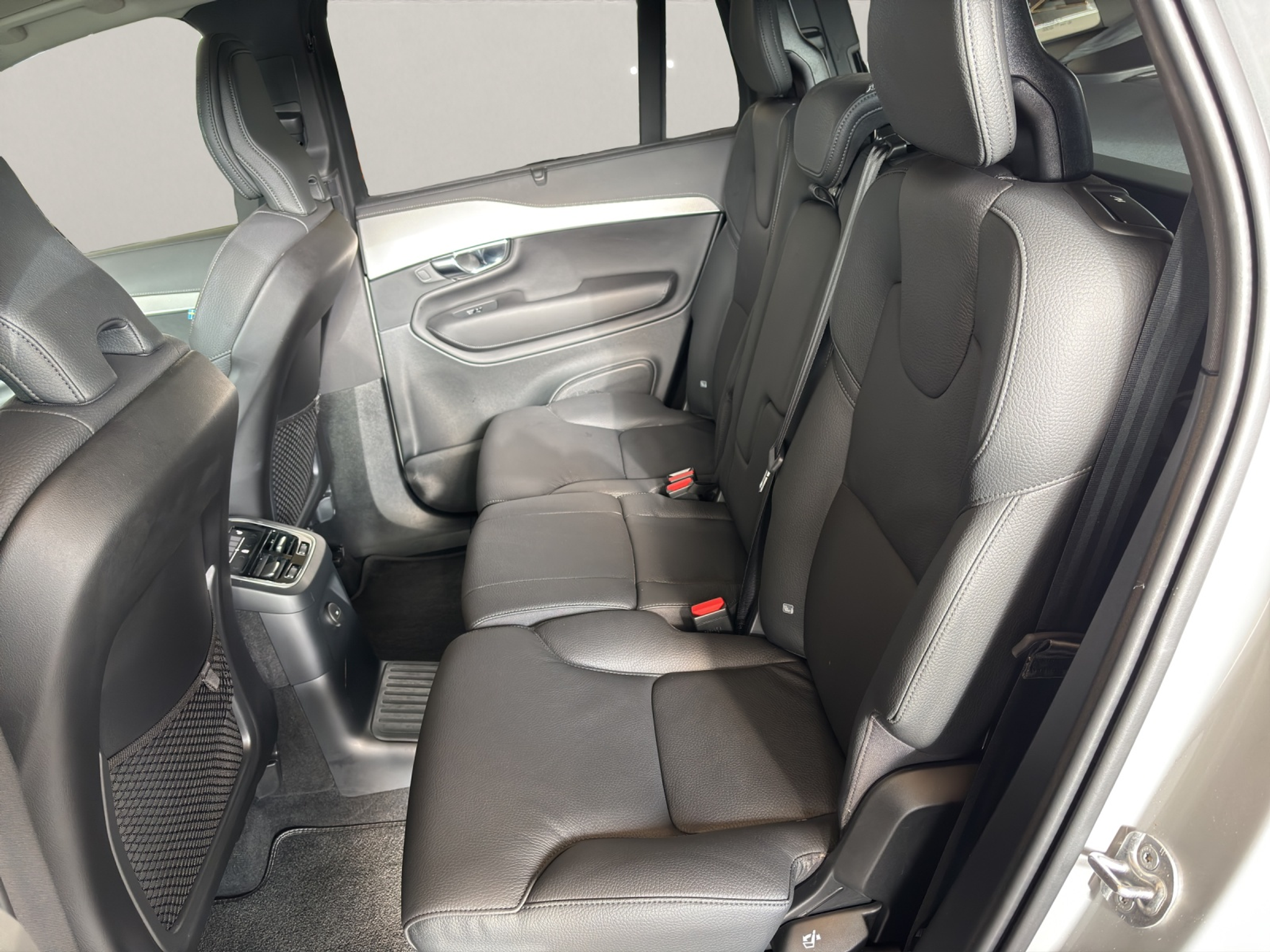 listing desktop thumbnail image 11