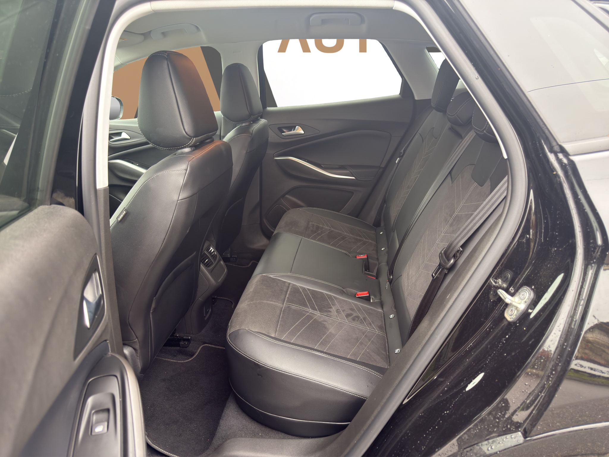 listing desktop thumbnail image 12