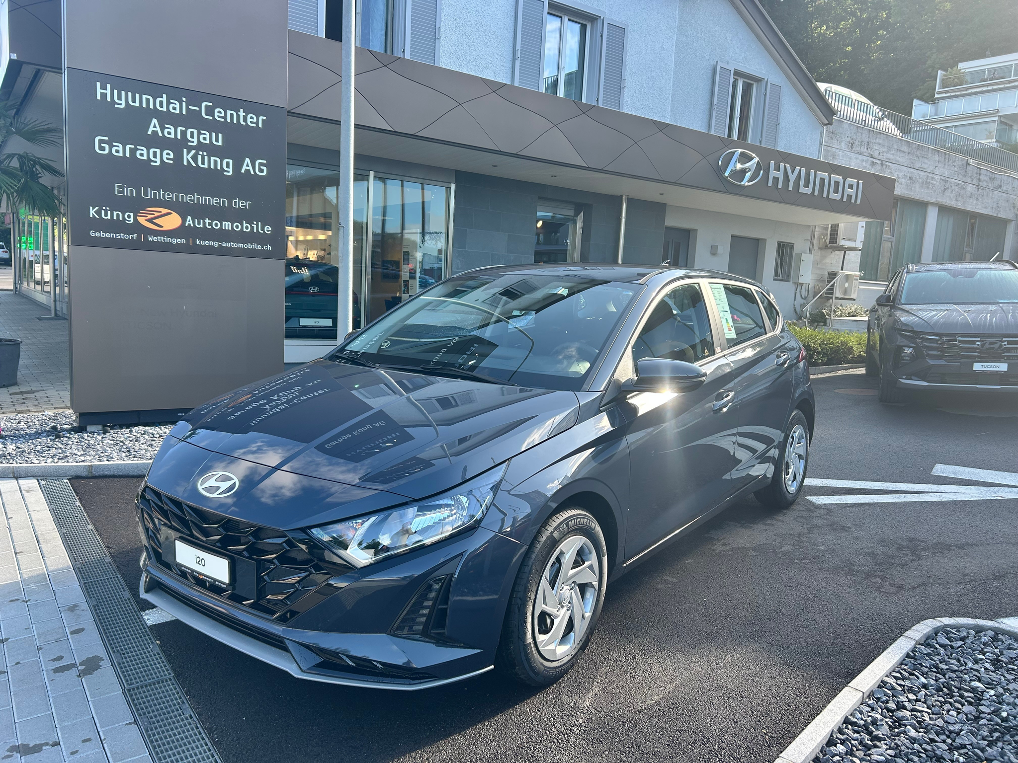 listing desktop thumbnail image 1