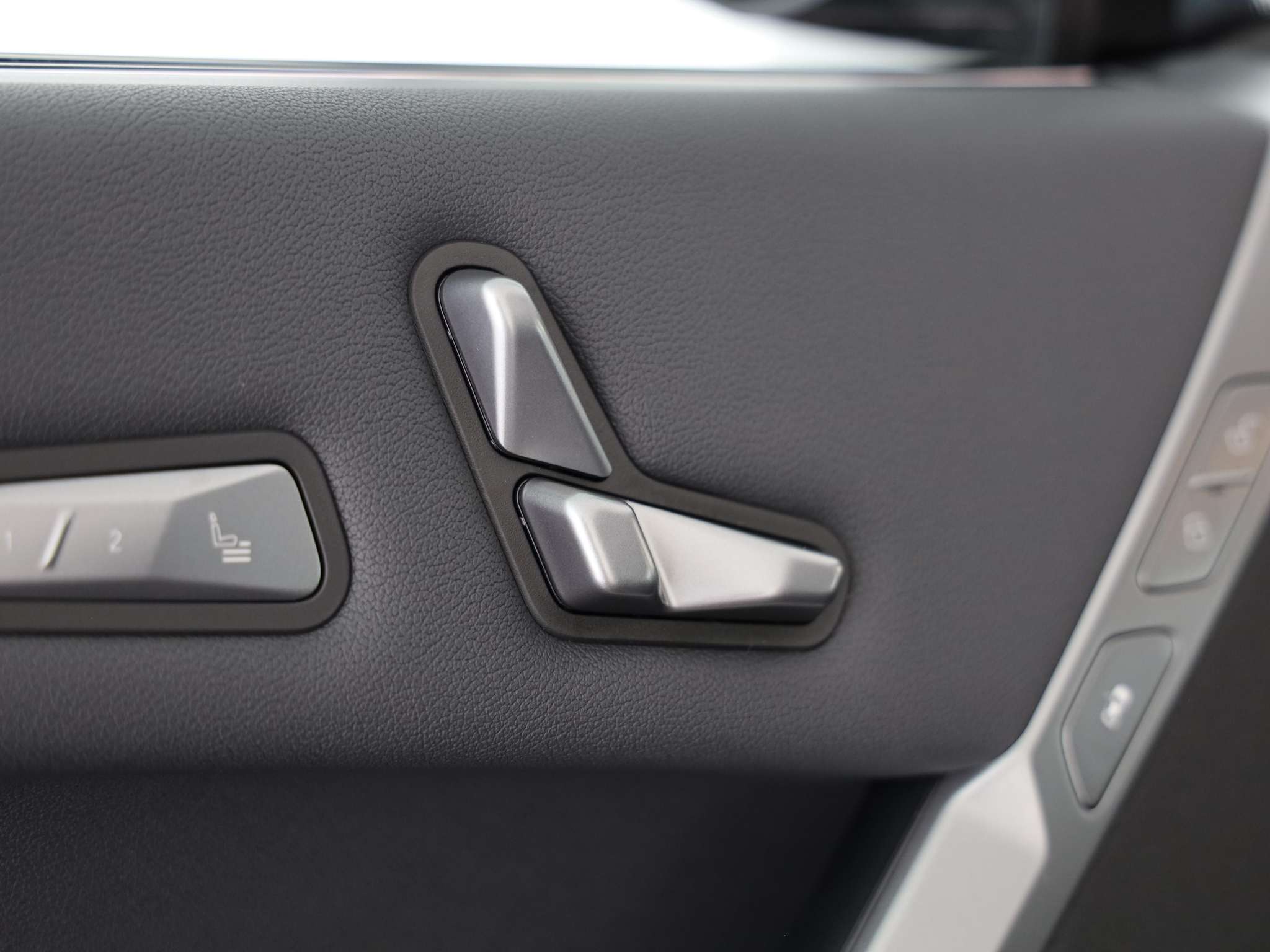 listing desktop thumbnail image 11