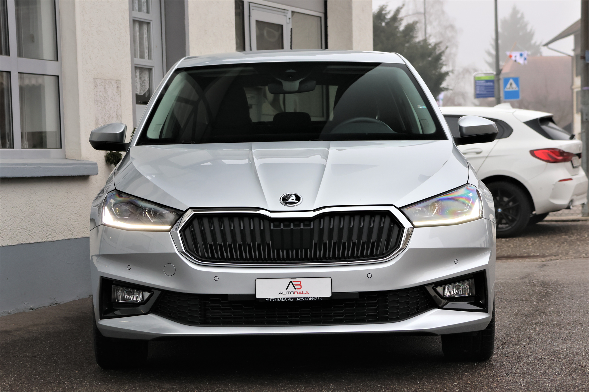 listing desktop thumbnail image 1