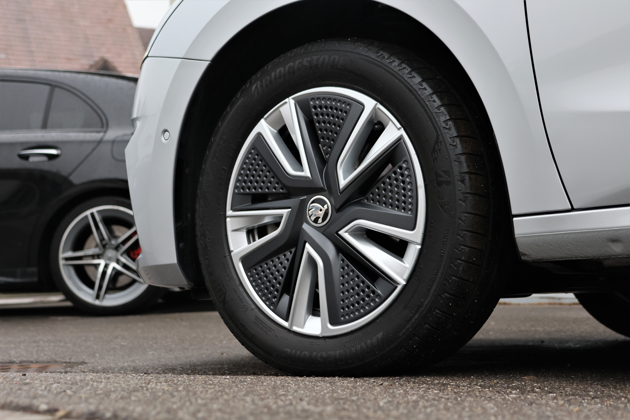 listing desktop thumbnail image 7