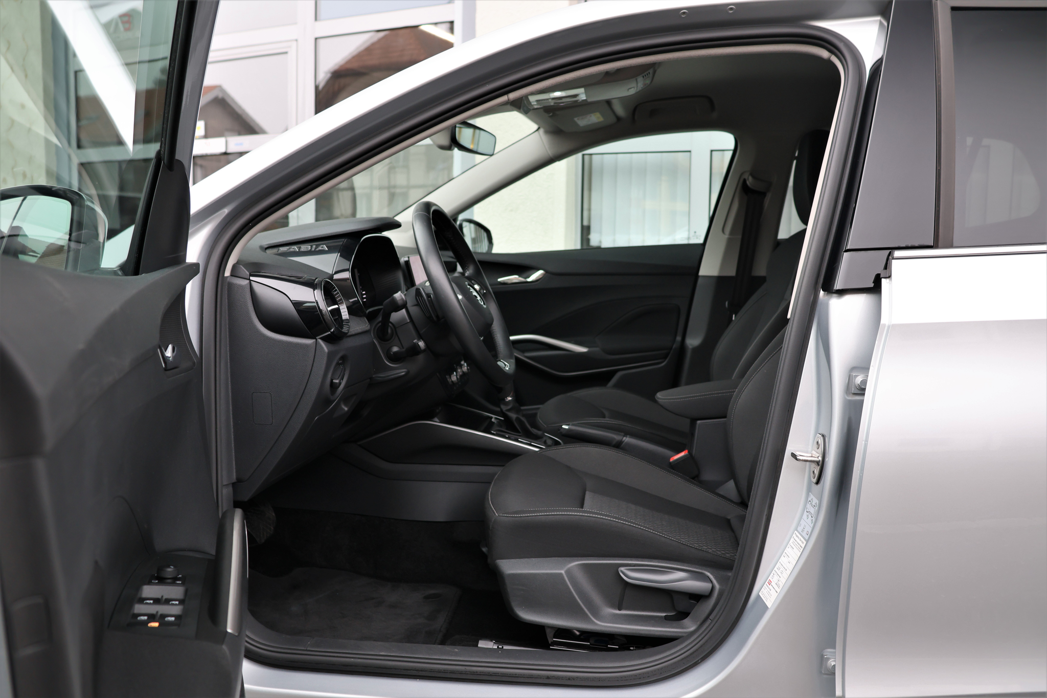 listing desktop thumbnail image 8