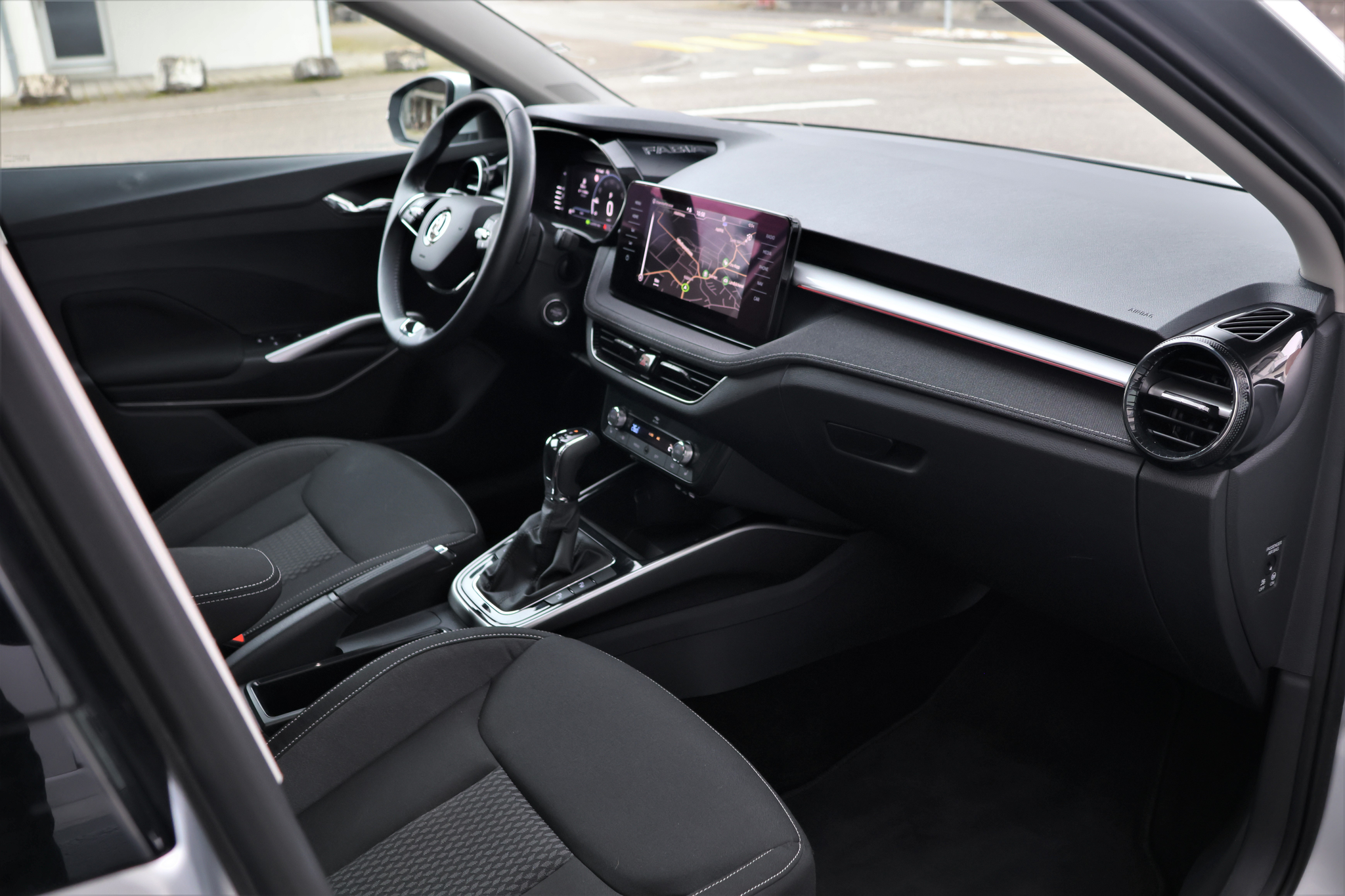 listing desktop thumbnail image 18