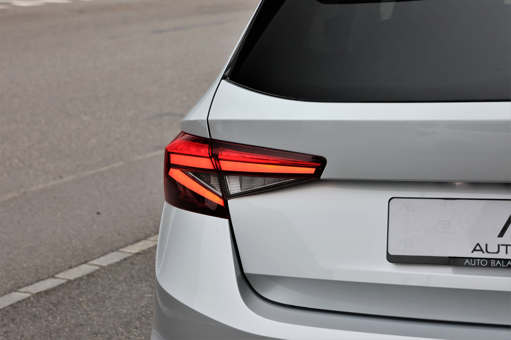 listing desktop thumbnail image 5