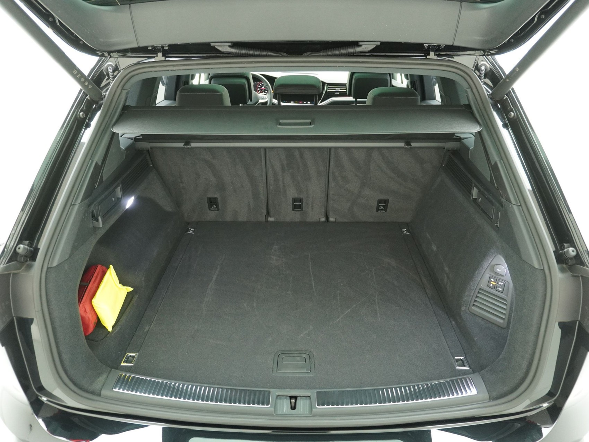 listing desktop thumbnail image 12