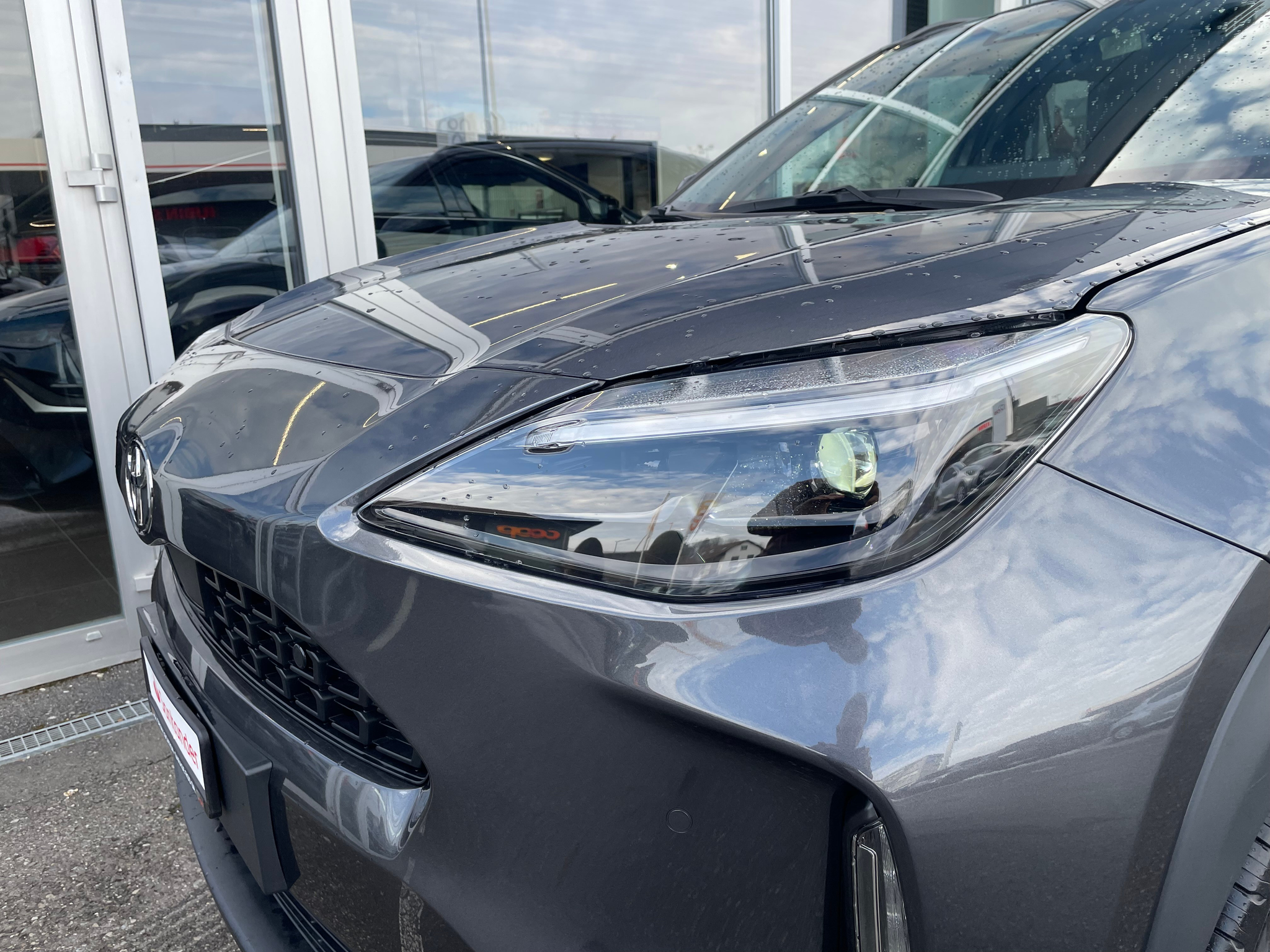 listing desktop thumbnail image 2