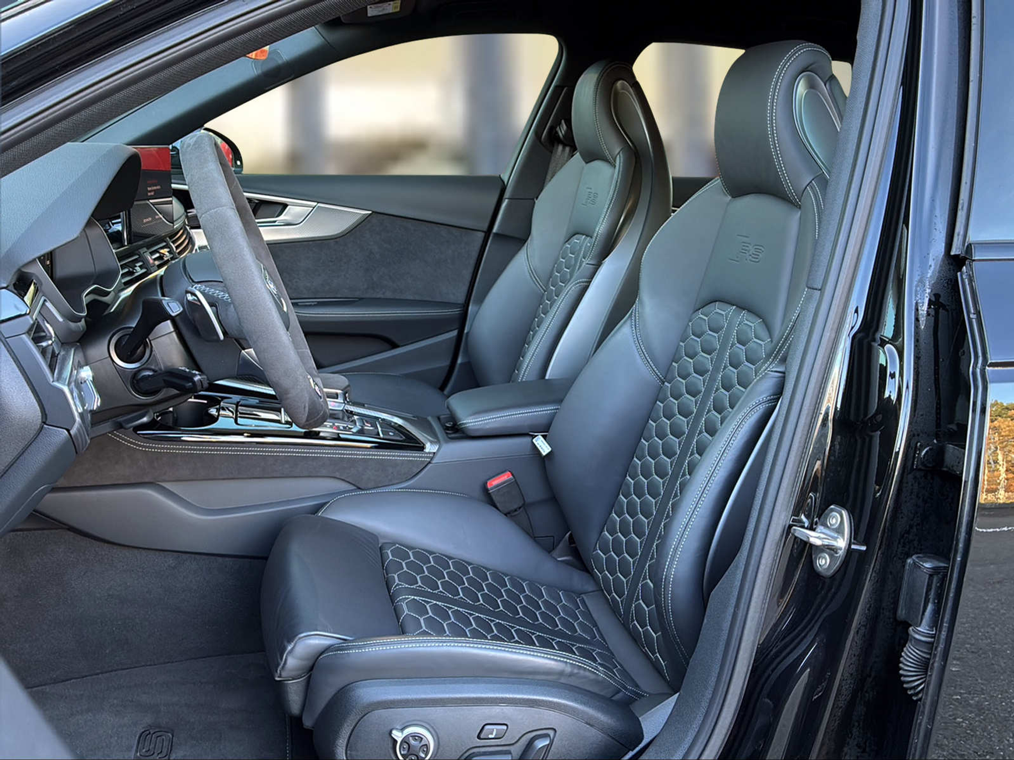 listing desktop thumbnail image 7