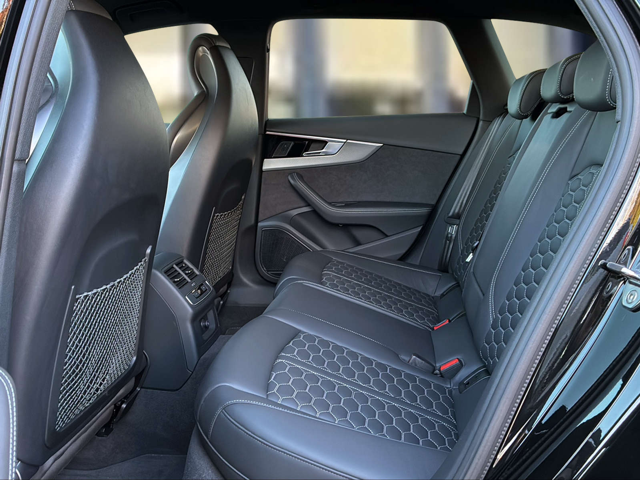 listing desktop thumbnail image 9