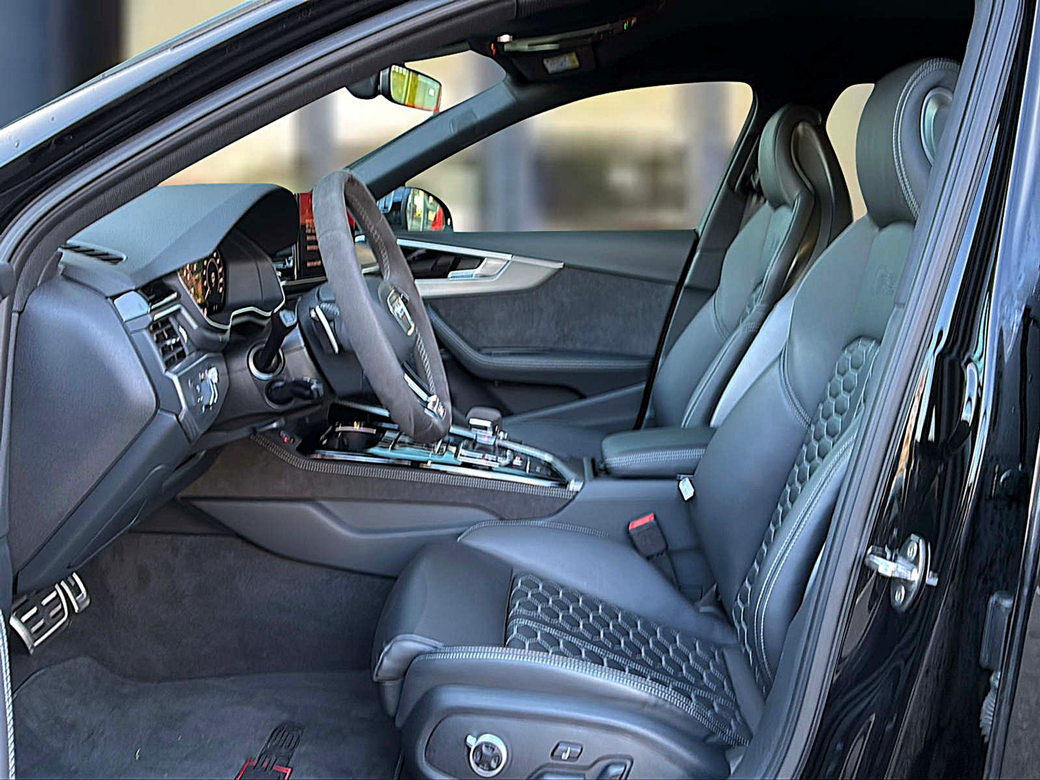 listing desktop thumbnail image 8