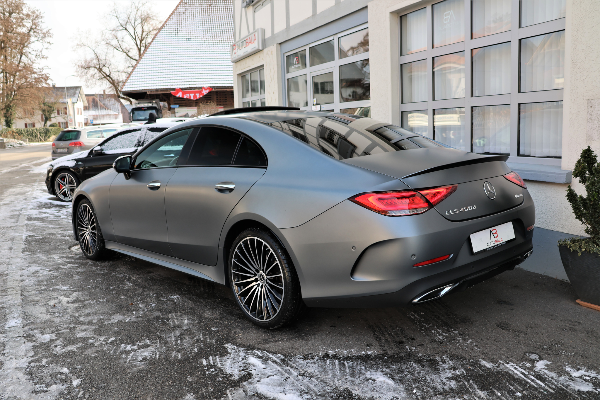 listing desktop thumbnail image 4