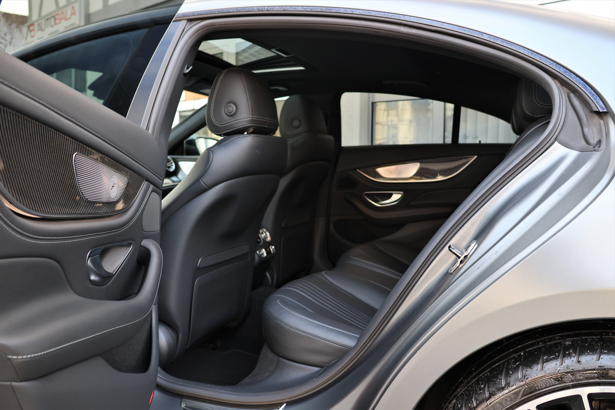 listing desktop thumbnail image 10