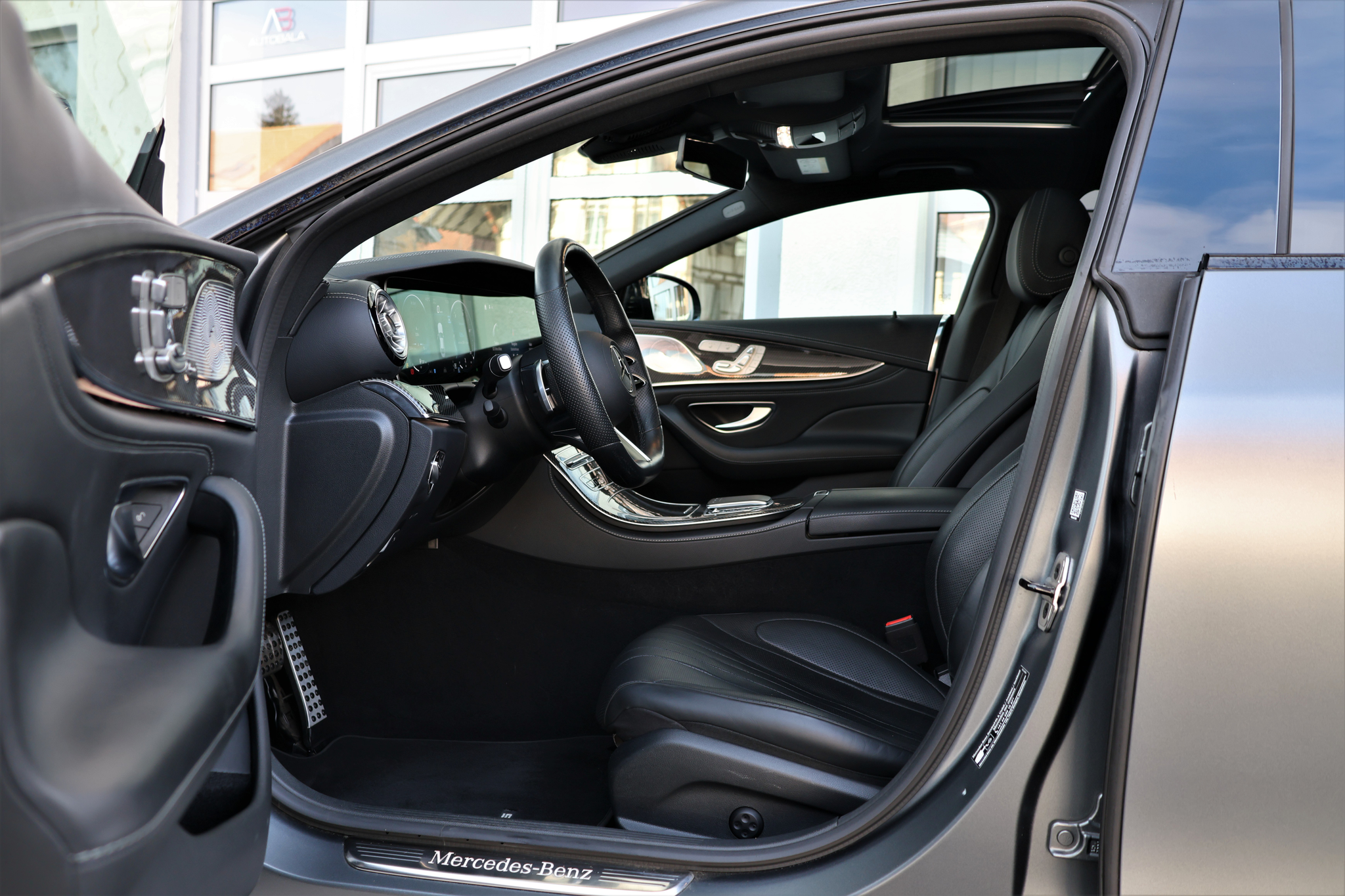 listing desktop thumbnail image 6