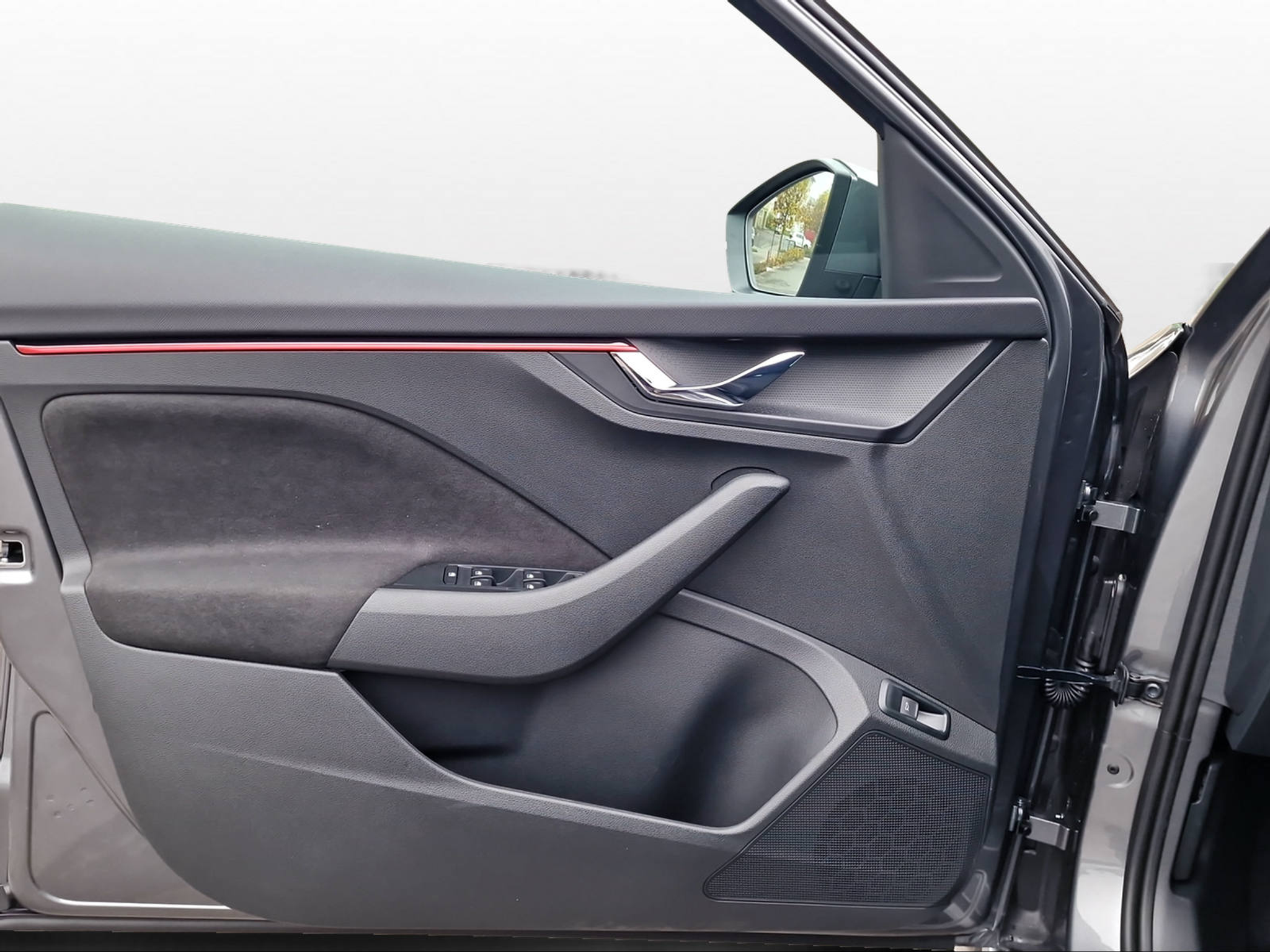 listing desktop thumbnail image 9