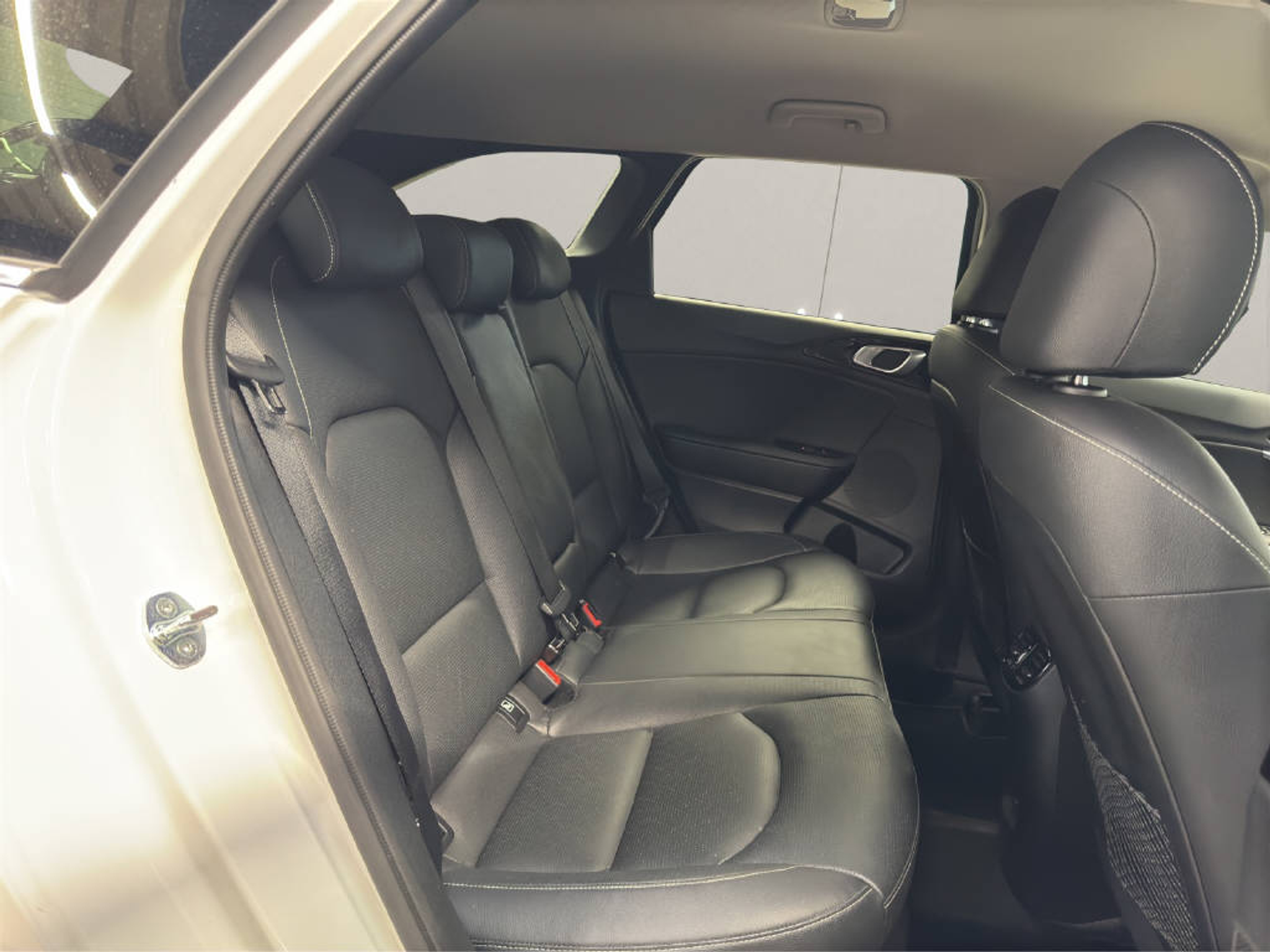 listing desktop thumbnail image 9