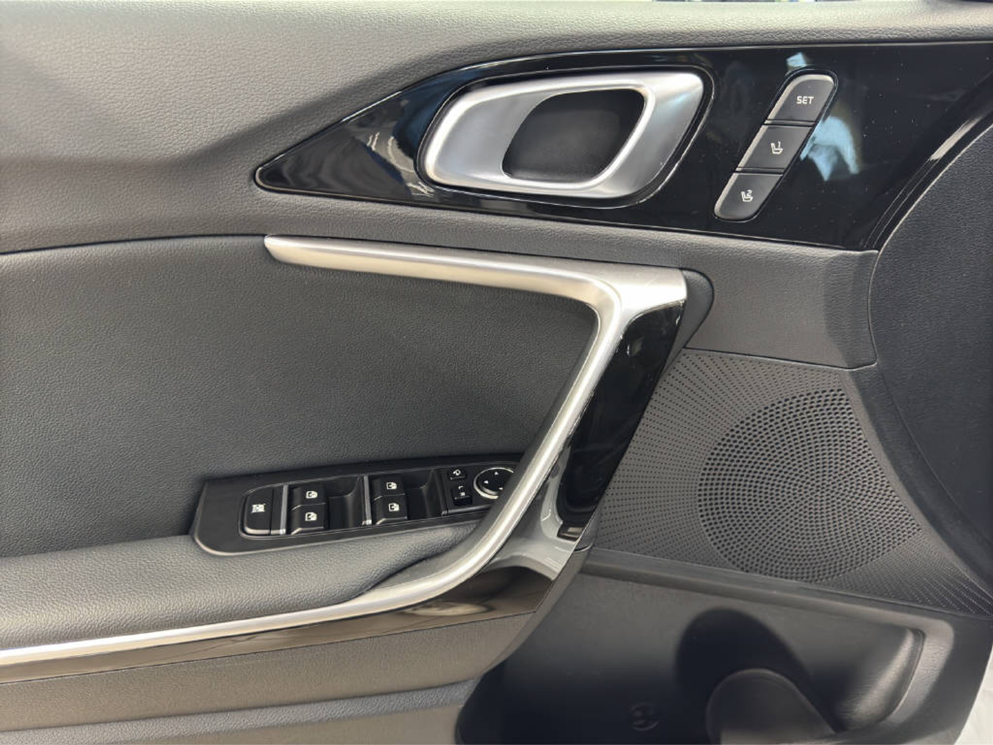 listing desktop thumbnail image 11