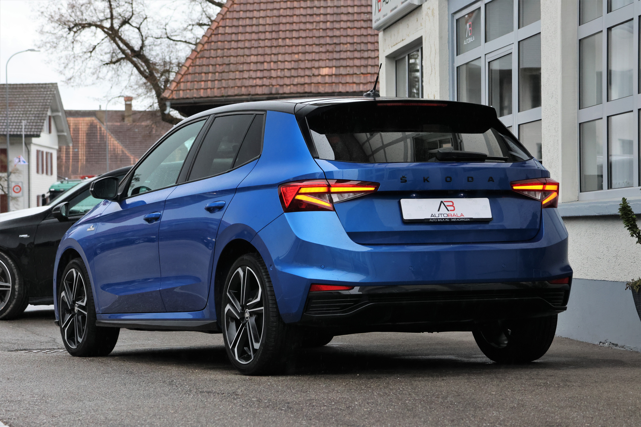 listing desktop thumbnail image 2