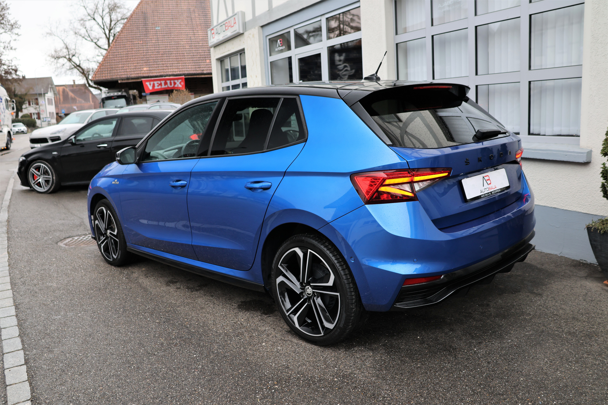 listing desktop thumbnail image 6