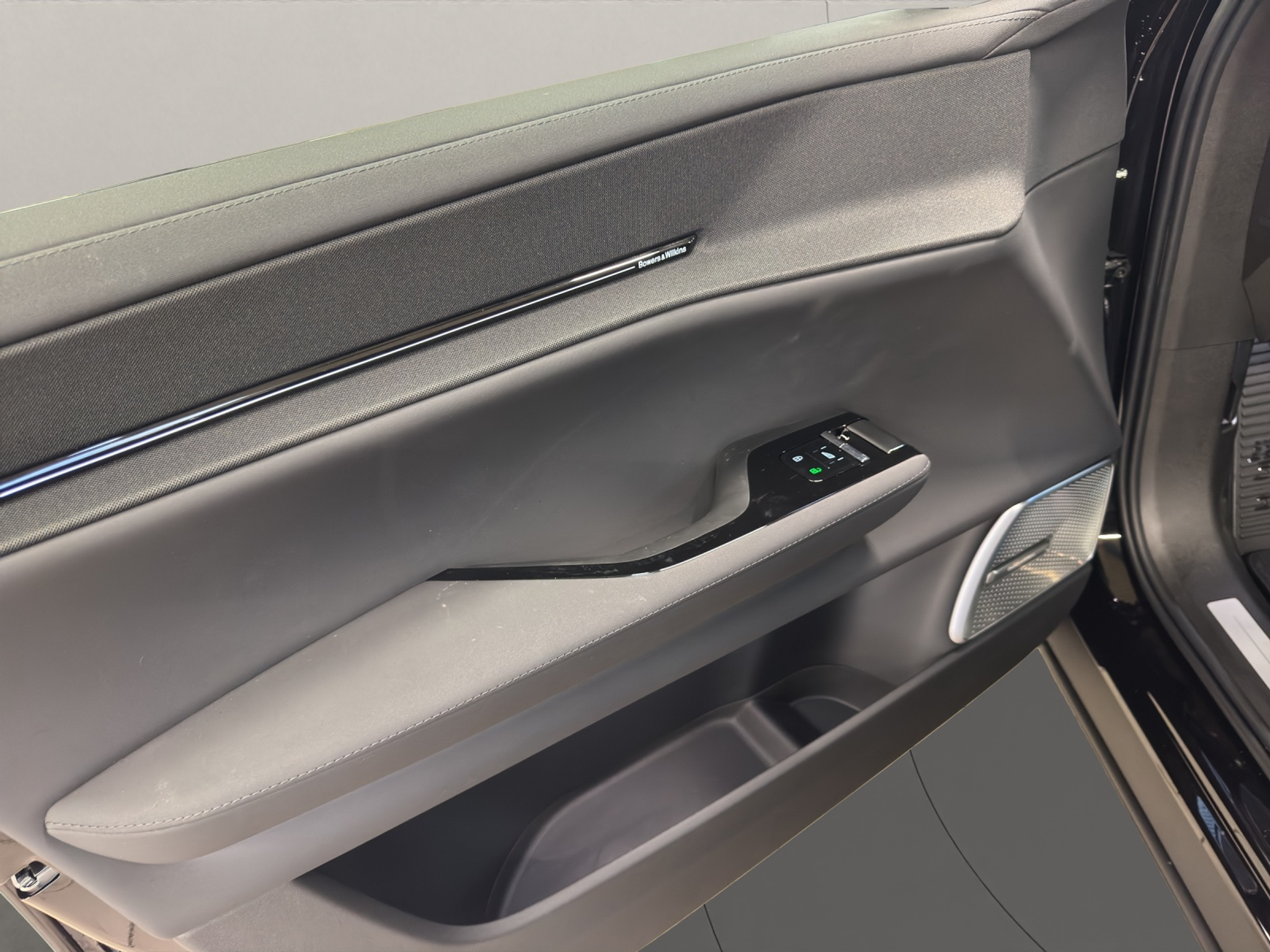 listing desktop thumbnail image 10