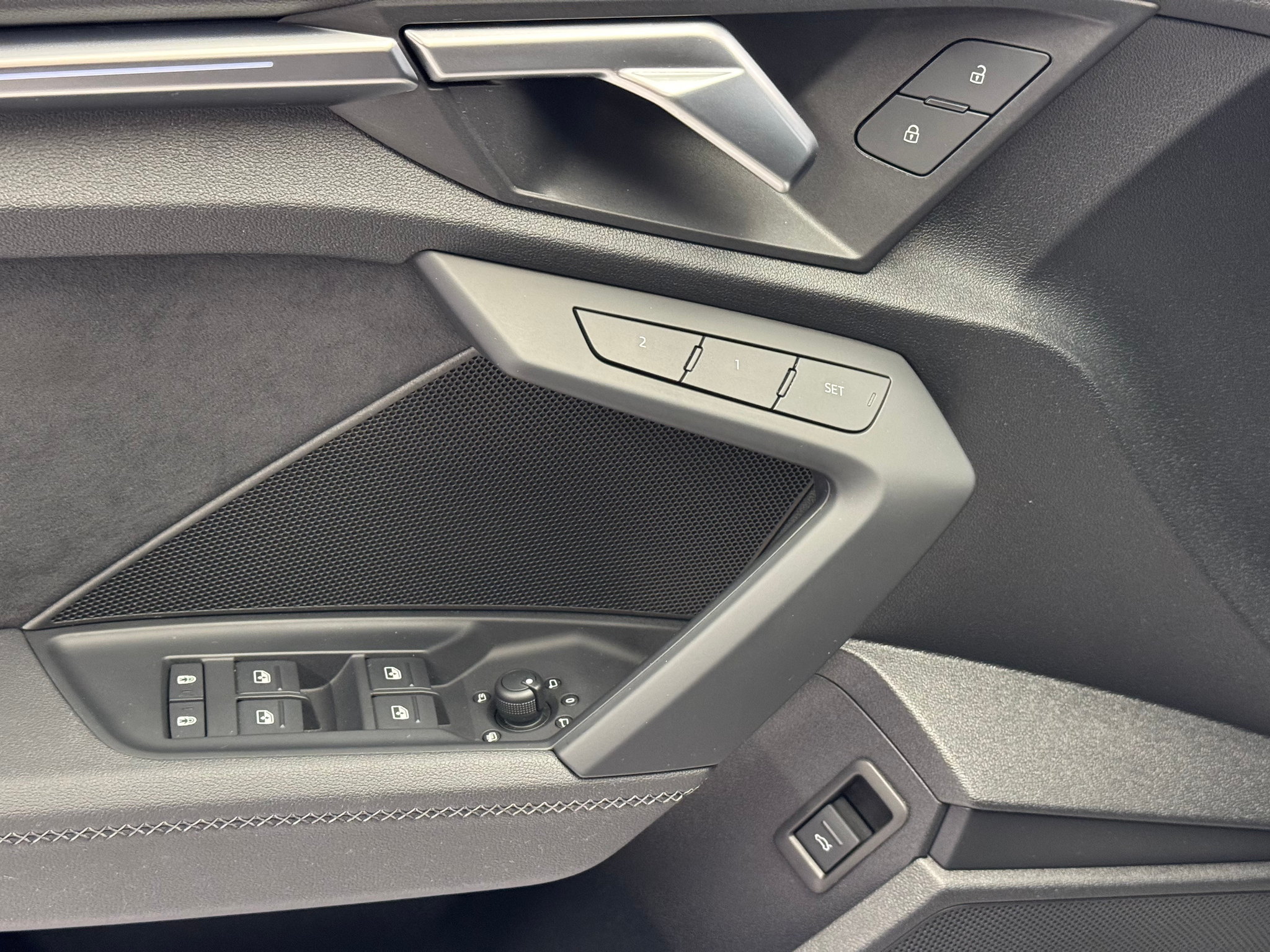 listing desktop thumbnail image 14