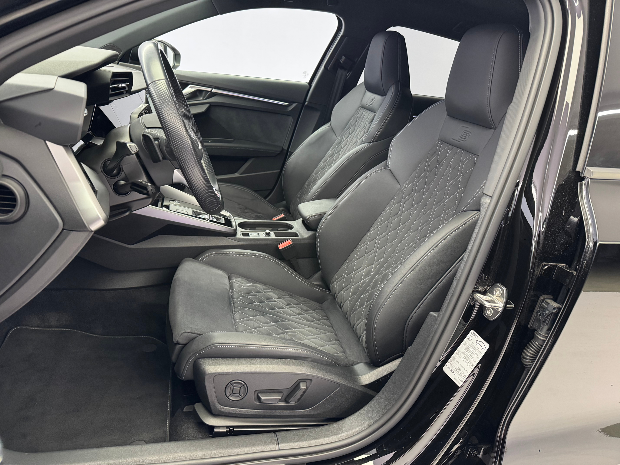 listing desktop thumbnail image 8