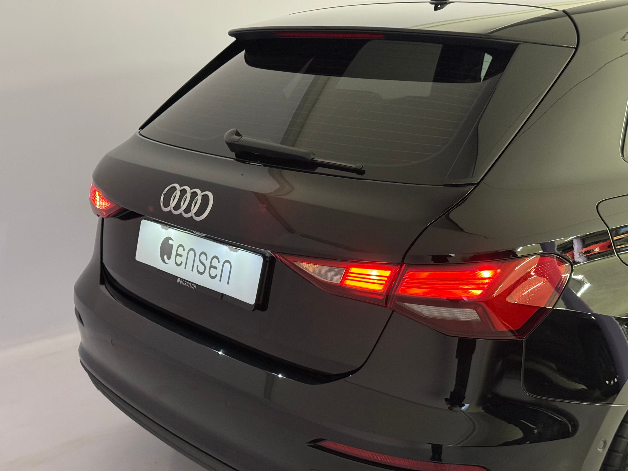 listing desktop thumbnail image 15