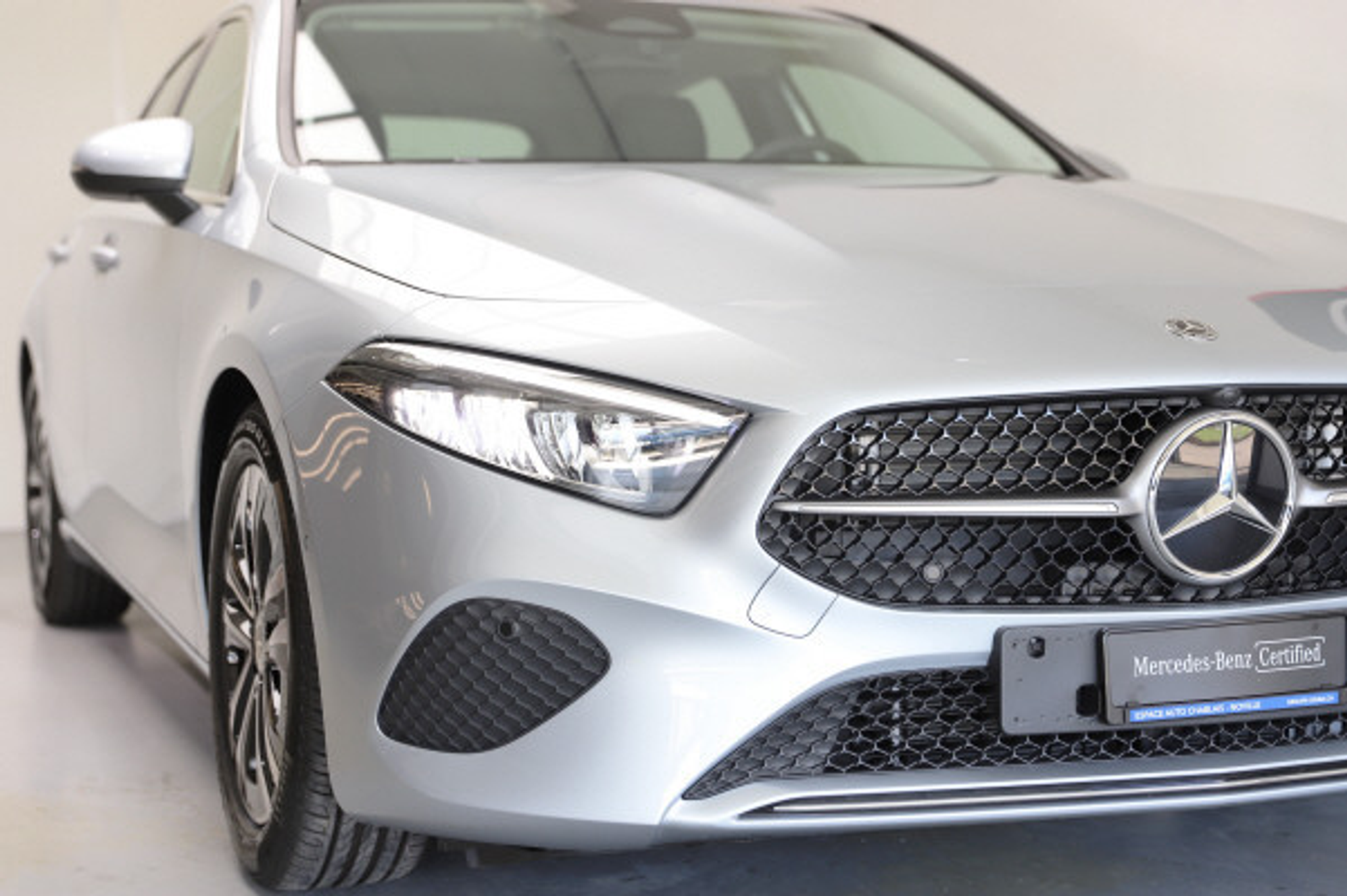 listing desktop thumbnail image 1